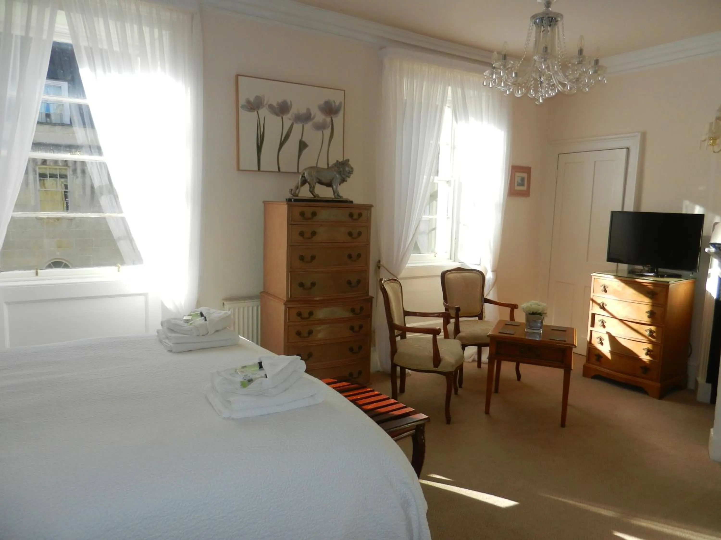 Bedroom, Bed in Brocks