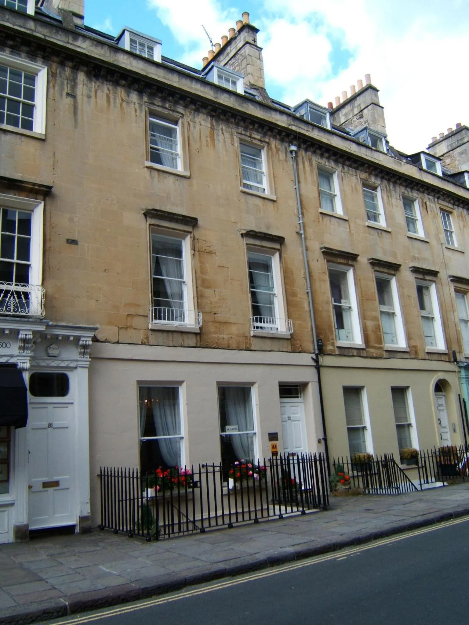 Facade/entrance in Brocks