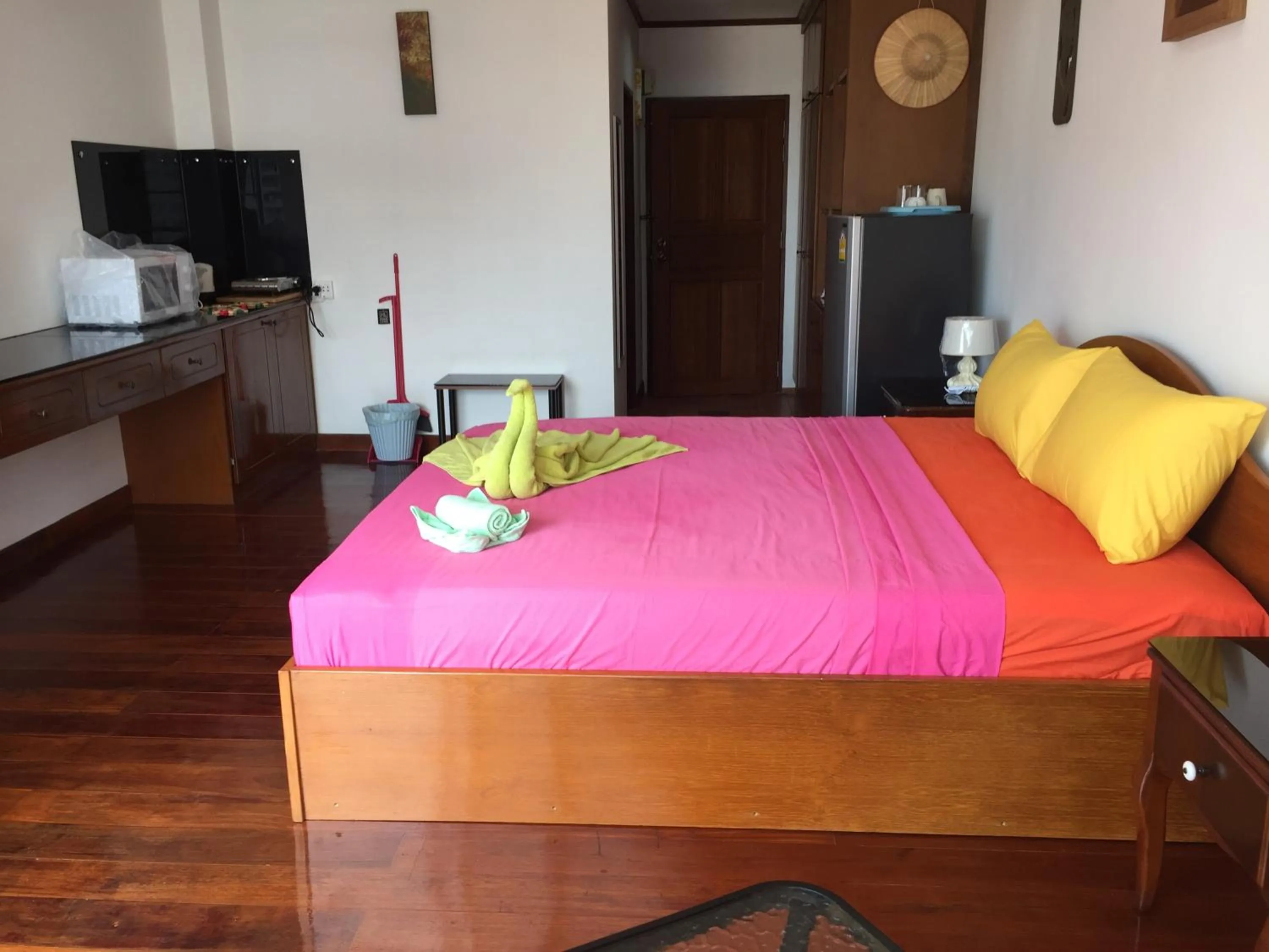 Photo of the whole room, Bed in B&B view talay 1 jomtien pattaya