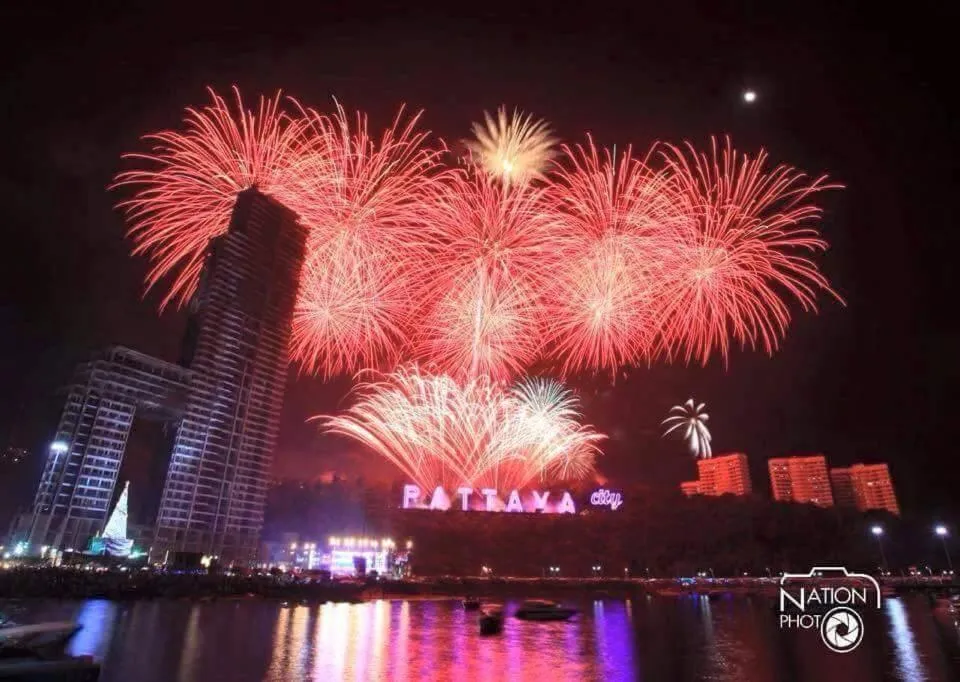 Evening entertainment in B&B view talay 1 jomtien pattaya