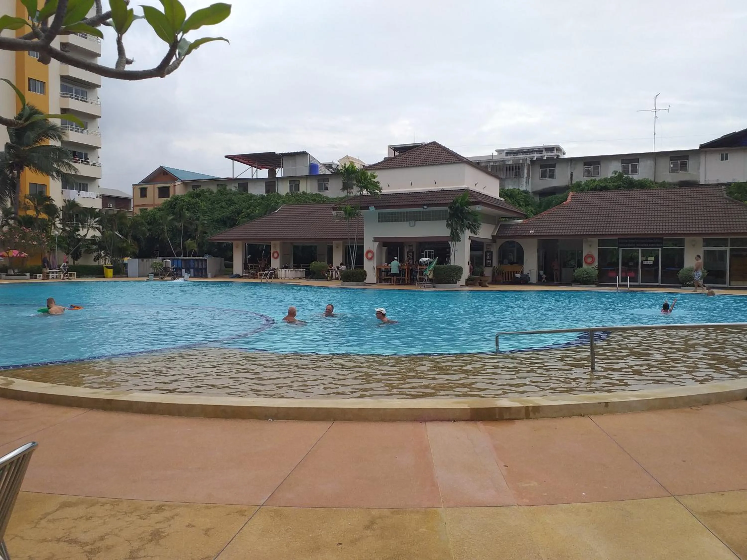 Swimming pool in B&B view talay 1 jomtien pattaya