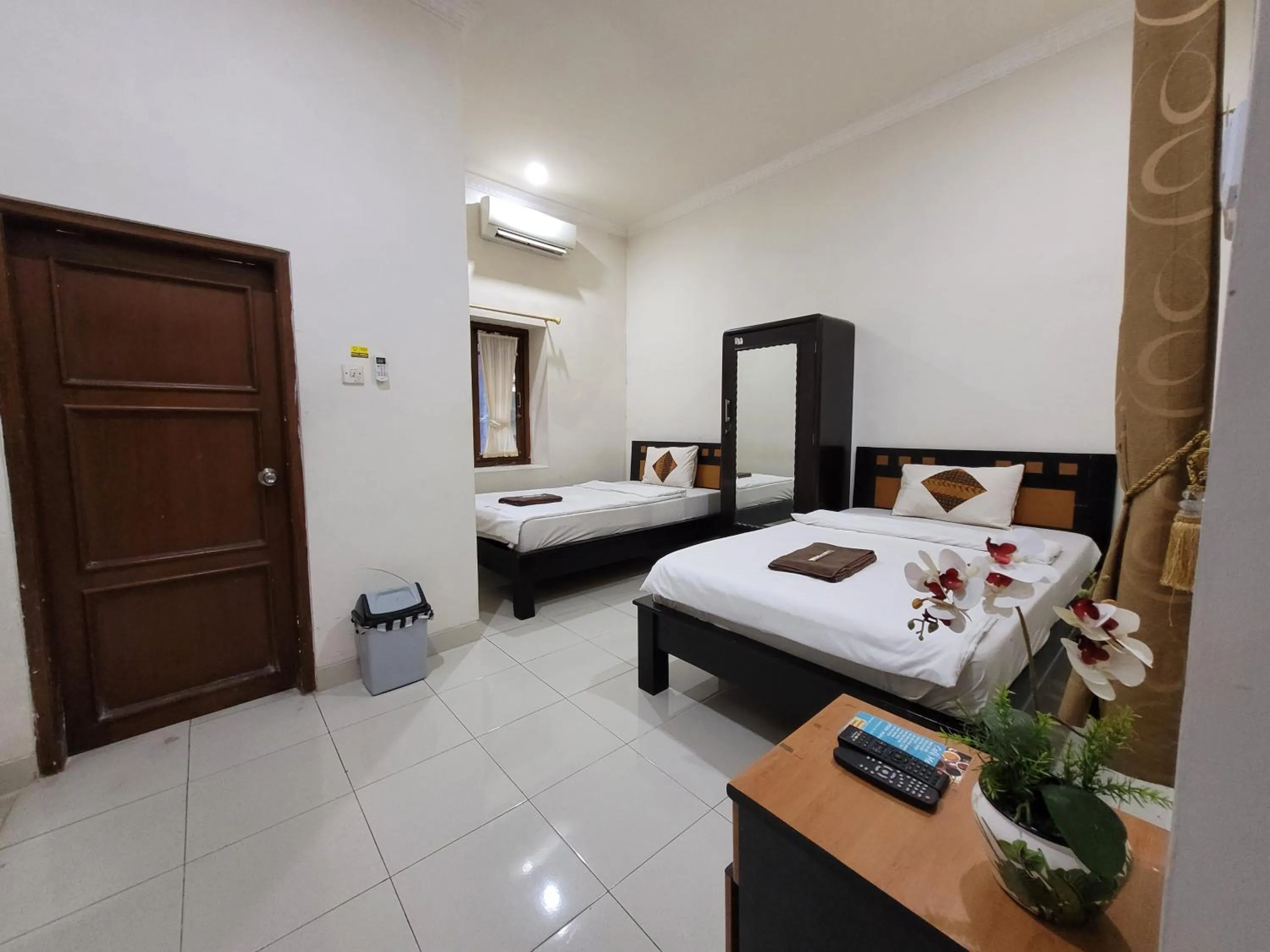 Photo of the whole room in Ndalem Katong Guest House Ponorogo