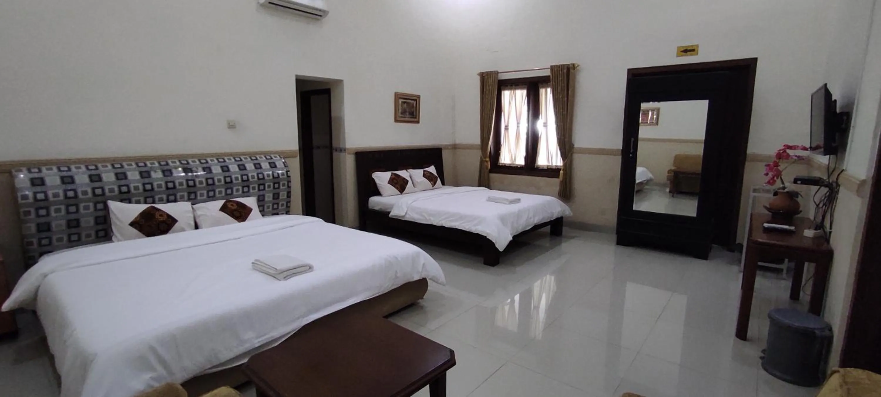 Bed in Ndalem Katong Guest House Ponorogo