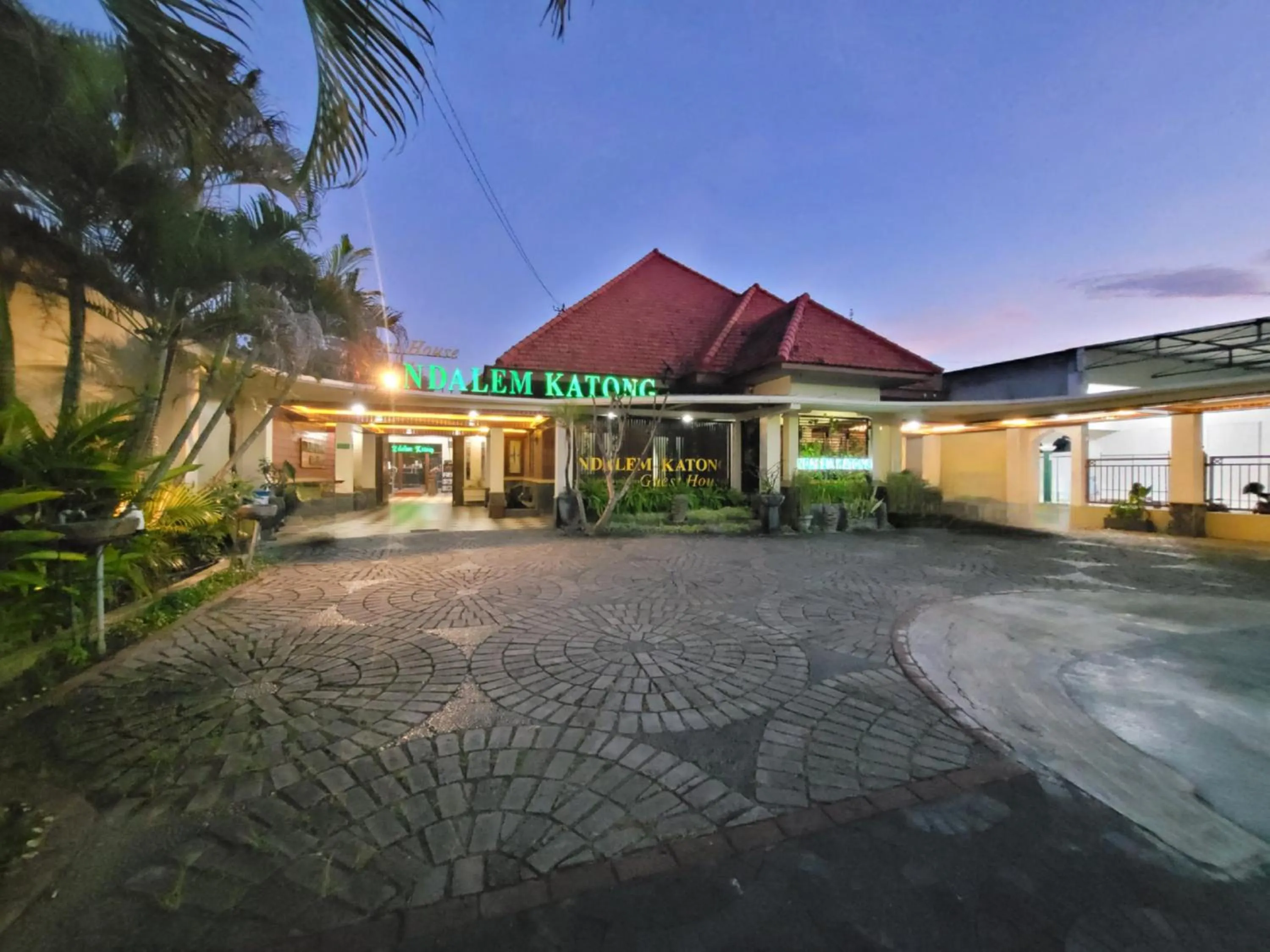 Facade/entrance in Ndalem Katong Guest House Ponorogo