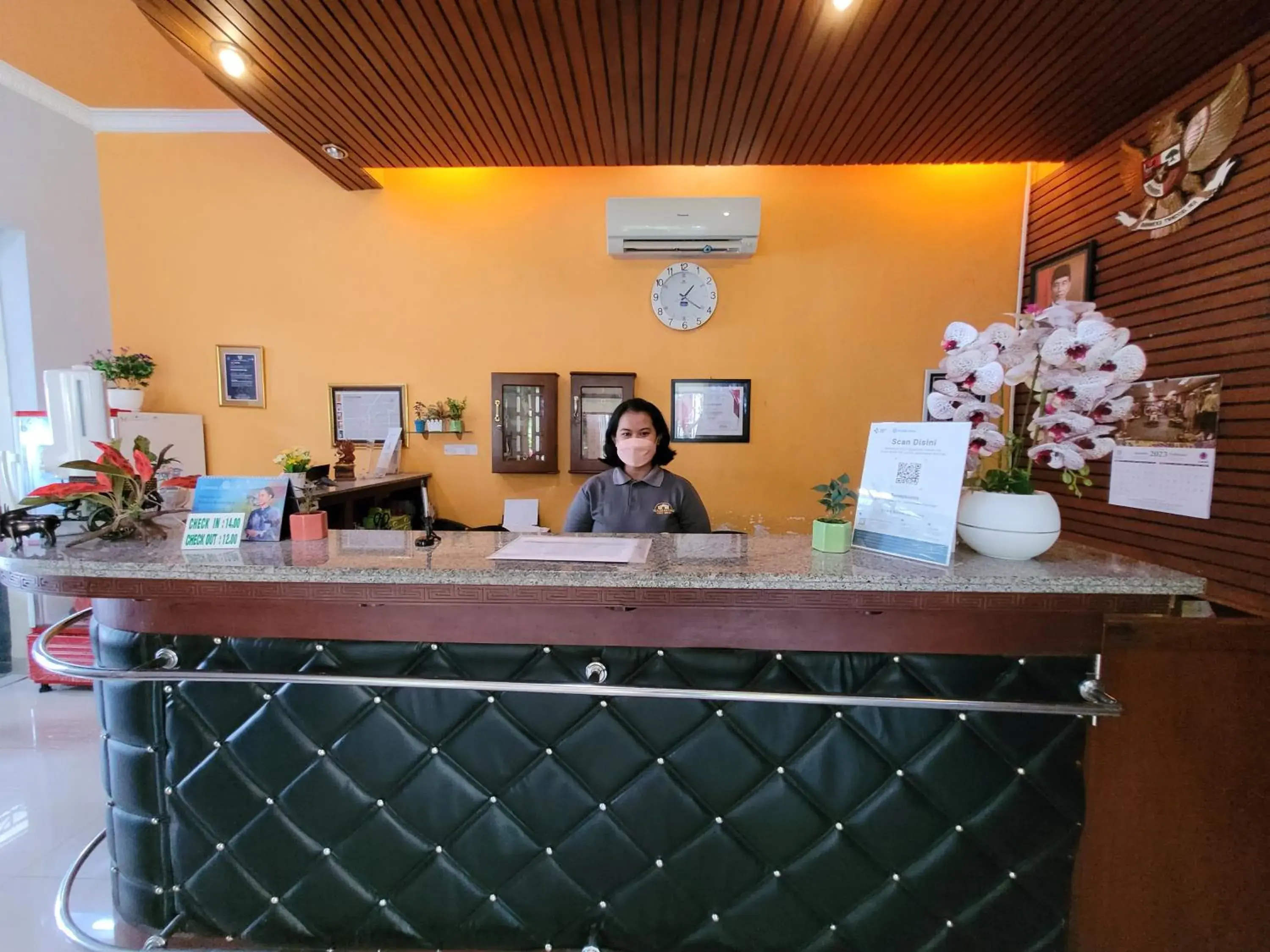 Lobby or reception in Ndalem Katong Guest House Ponorogo Lobby or reception in Ndalem Katong Guest House Ponorogo