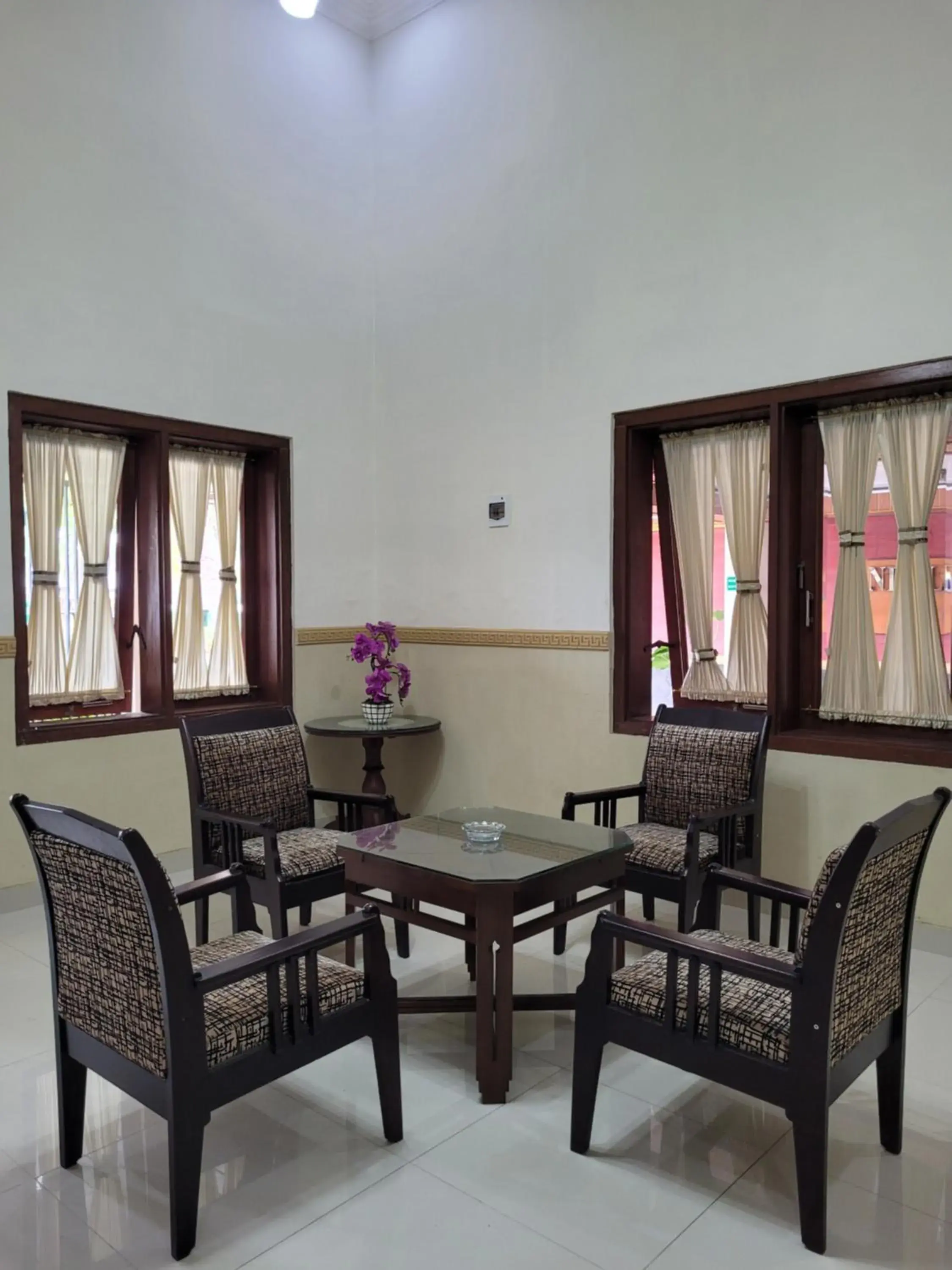 Living room in Ndalem Katong Guest House Ponorogo Living room in Ndalem Katong Guest House Ponorogo