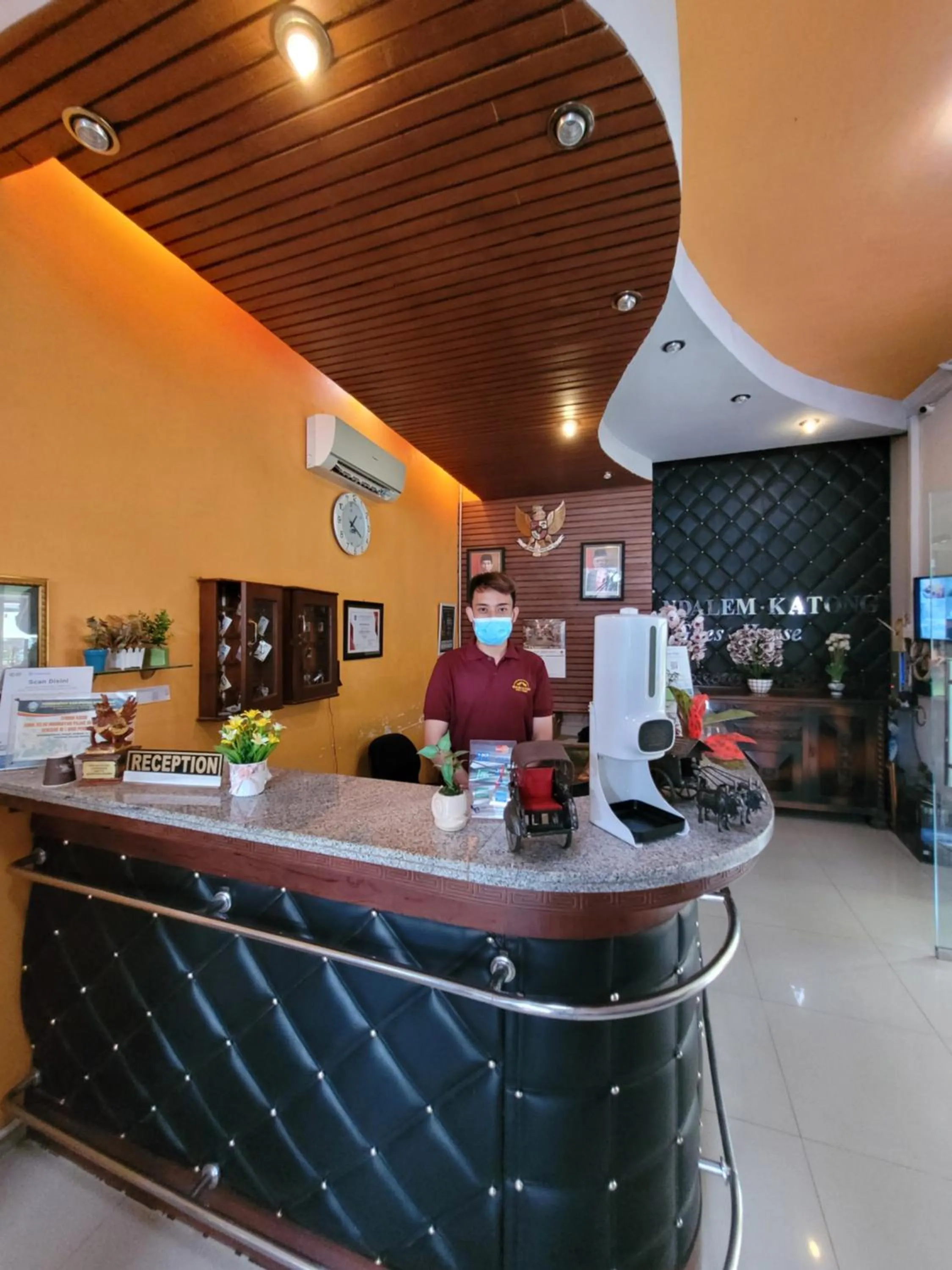 Lobby or reception in Ndalem Katong Guest House Ponorogo