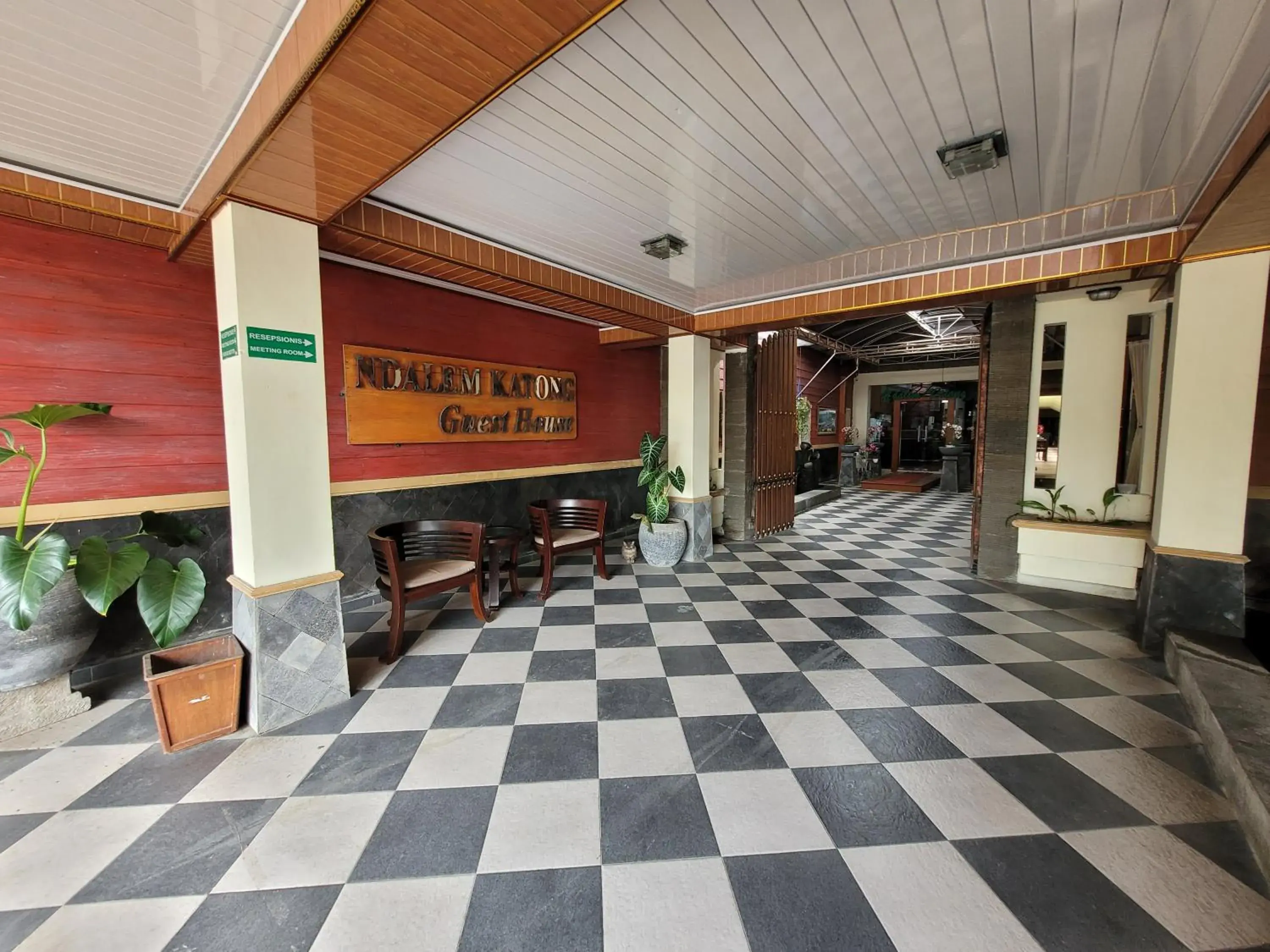 Facade/entrance in Ndalem Katong Guest House Ponorogo Facade/entrance in Ndalem Katong Guest House Ponorogo