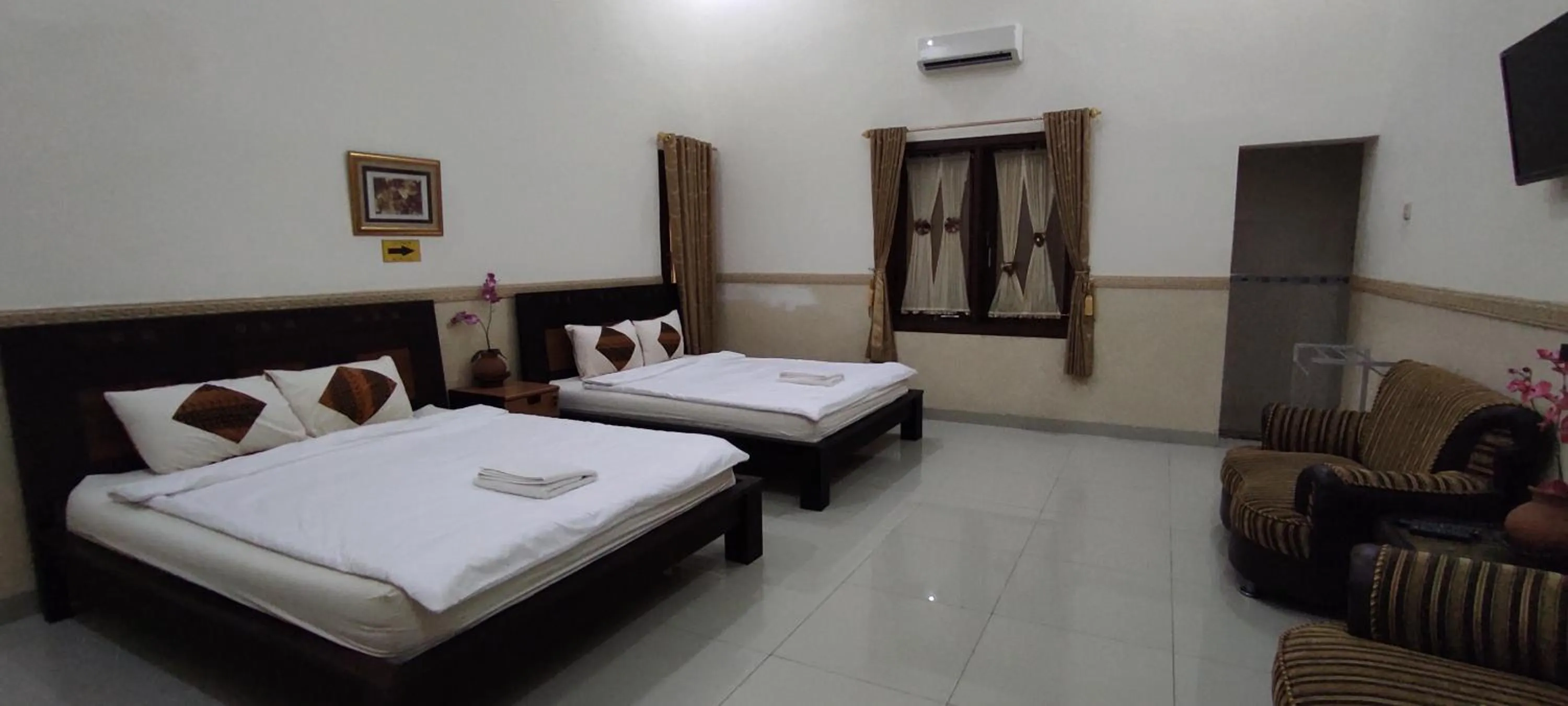 Photo of the whole room in Ndalem Katong Guest House Ponorogo