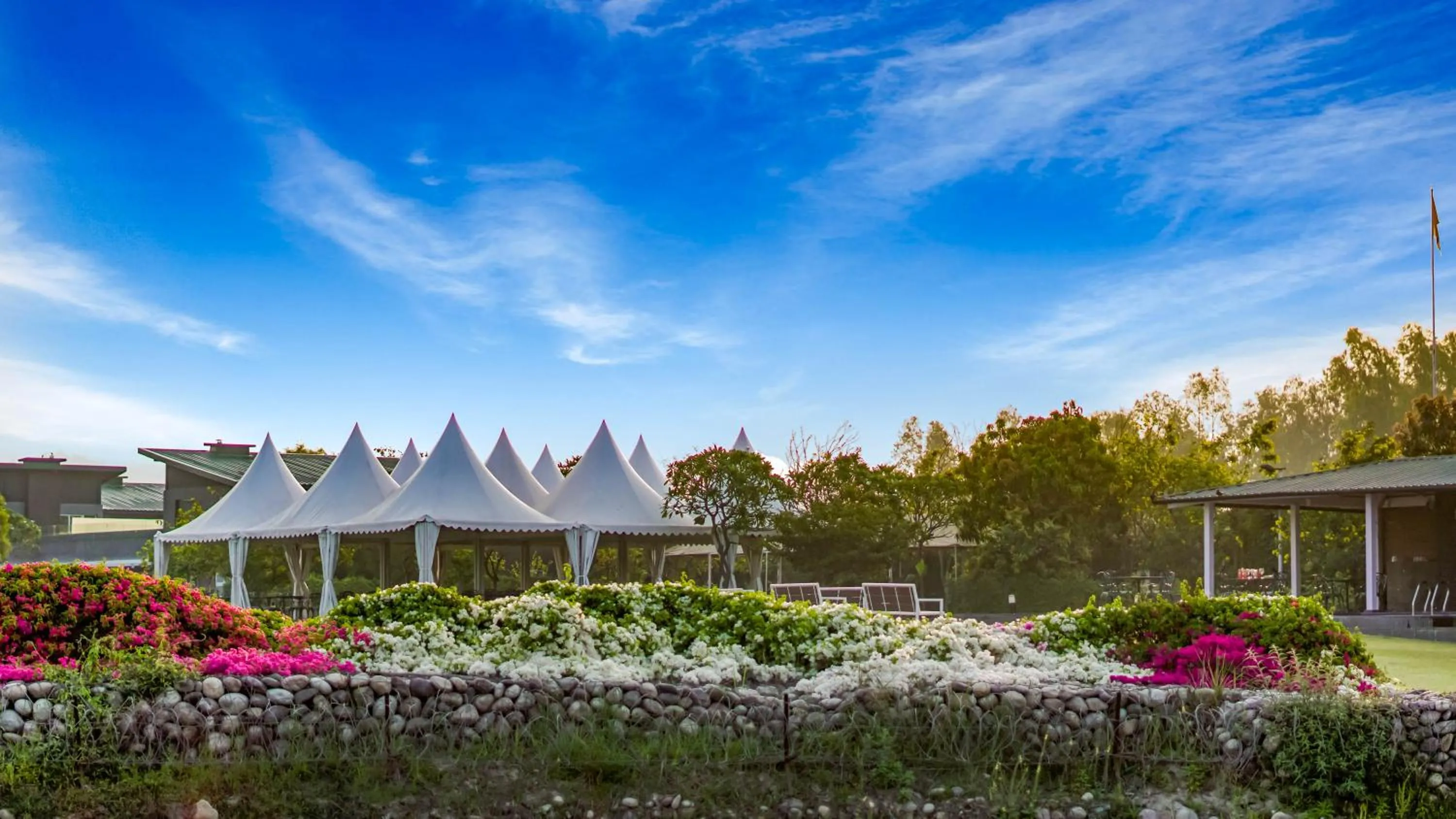 Property building in Amatra By The Ganges