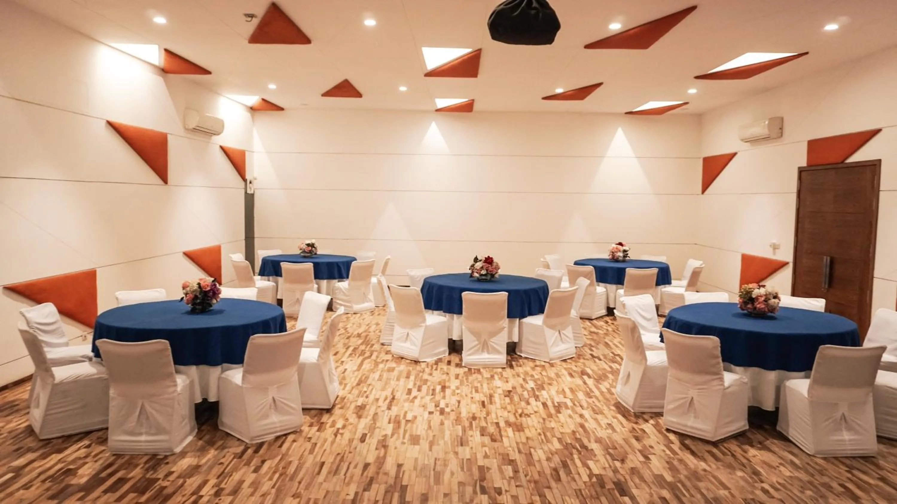 Business facilities in Amatra By The Ganges