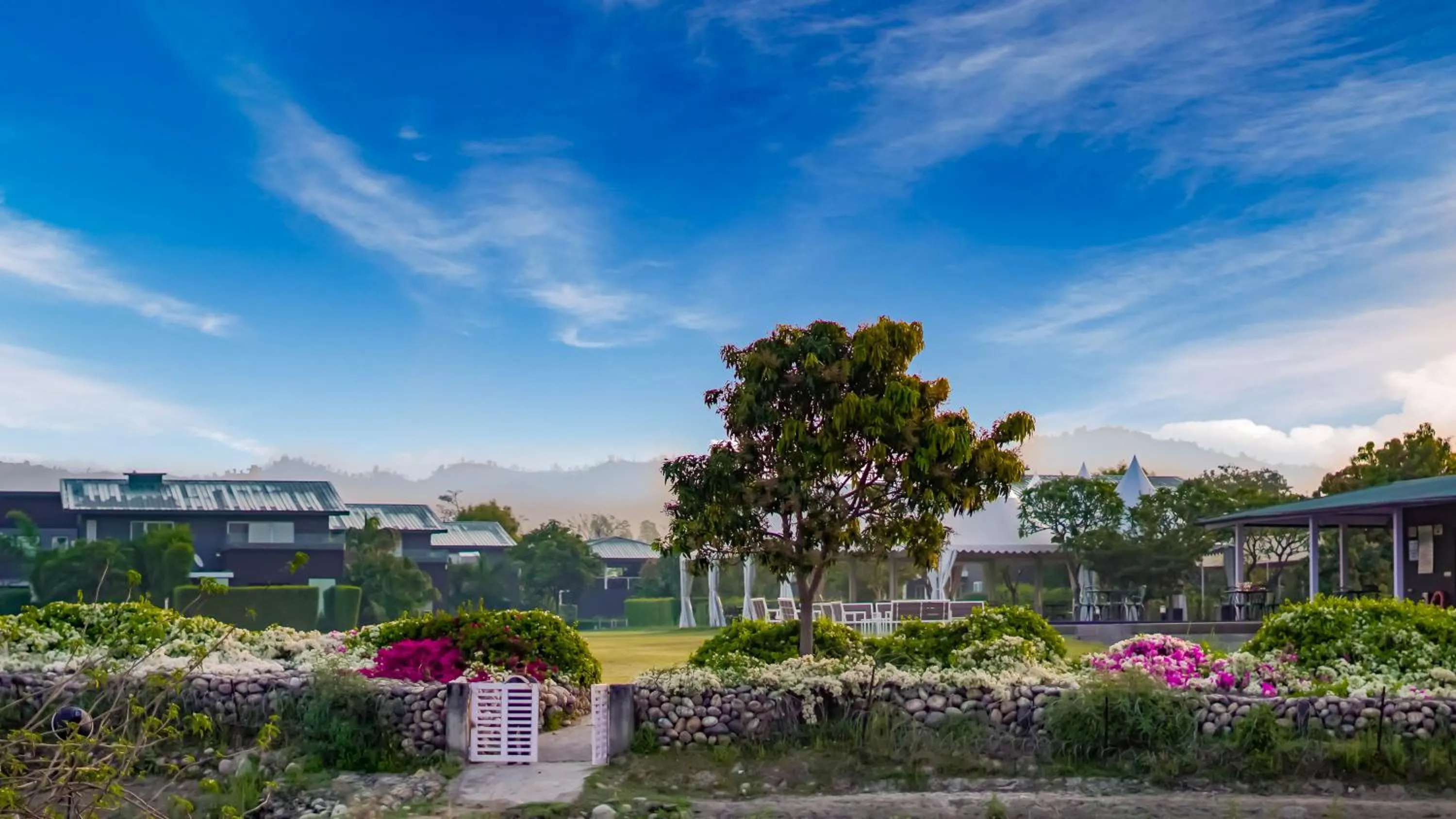 Property building in Amatra By The Ganges