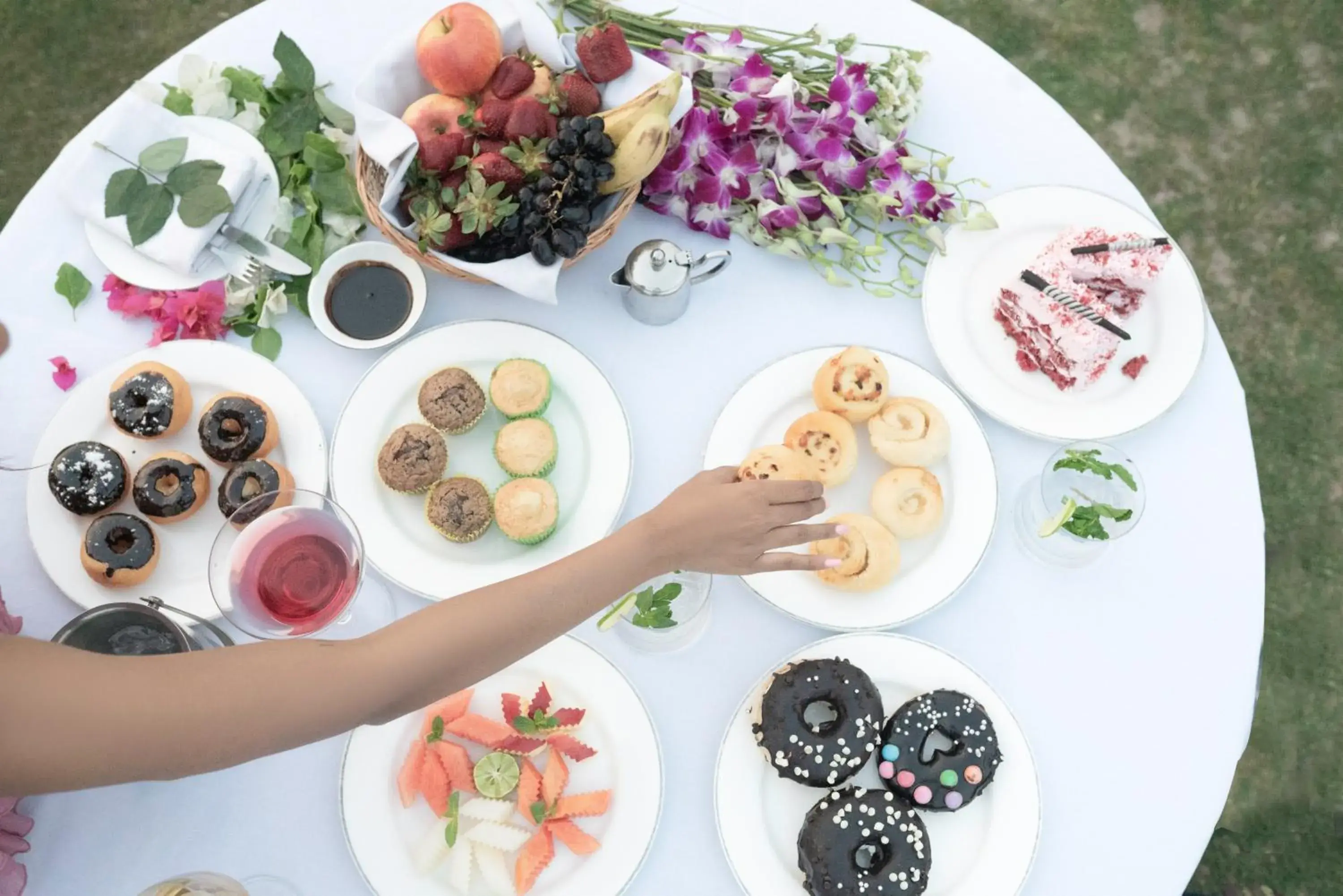 Food and drinks in Amatra By The Ganges Food and drinks in Amatra By The Ganges