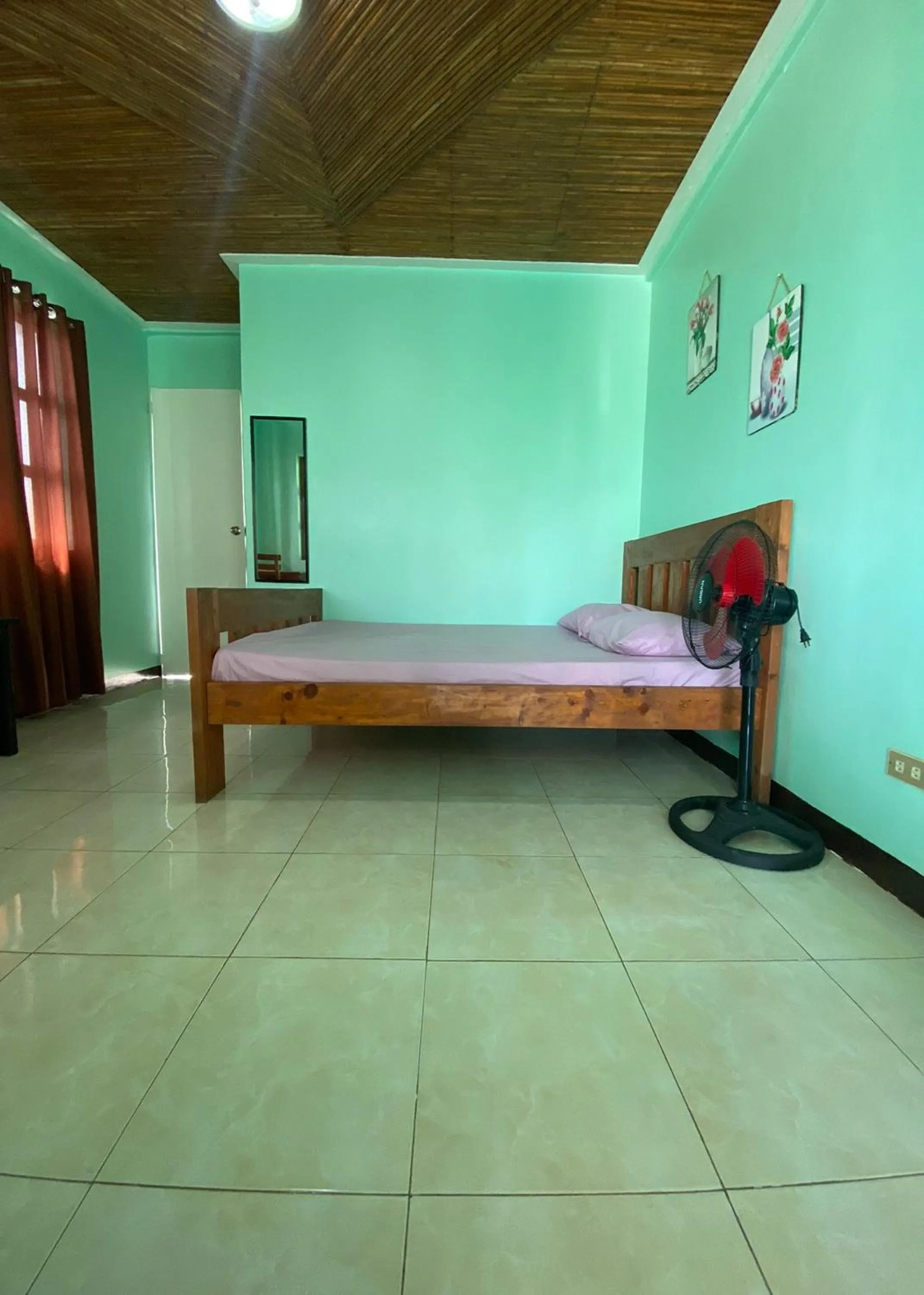 Bed in Rachel's Bed and Breakfast Near Tagaytay