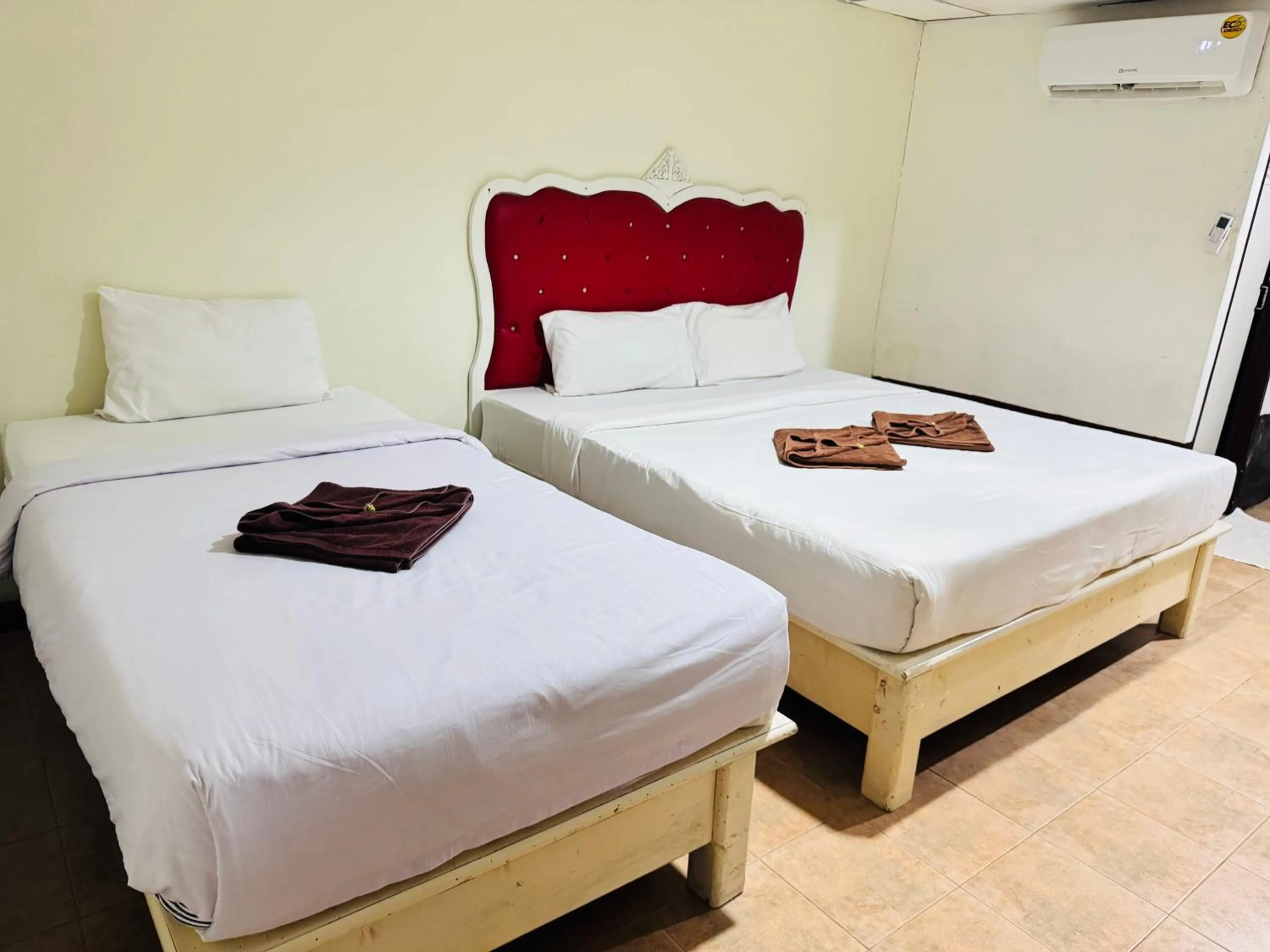 Bed in Golden Bee PhiPhi