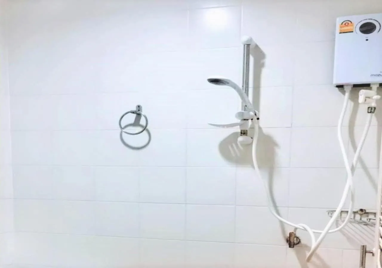 Bathroom in Golden Bee PhiPhi