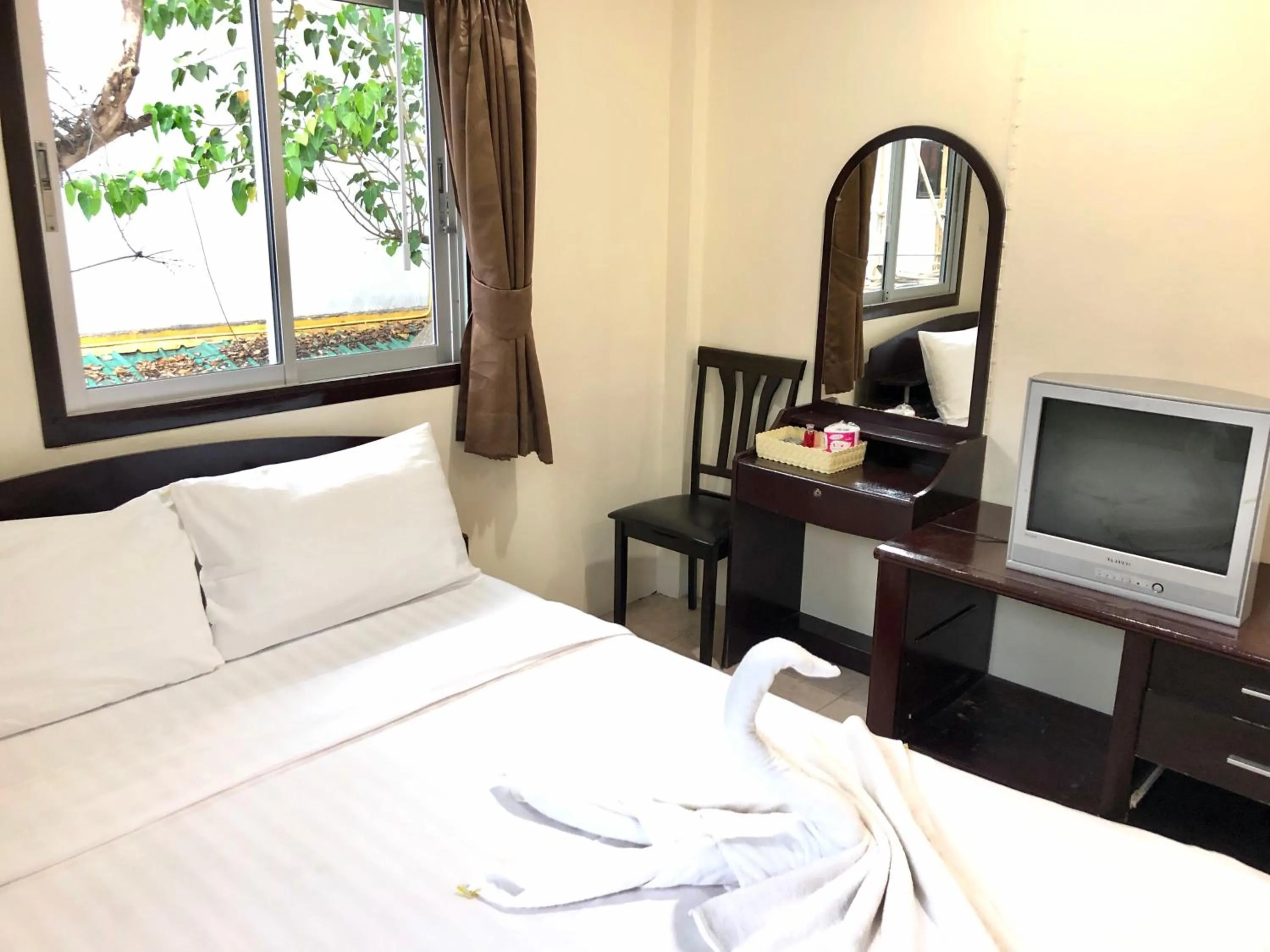 TV and multimedia, Bed in Golden Bee PhiPhi