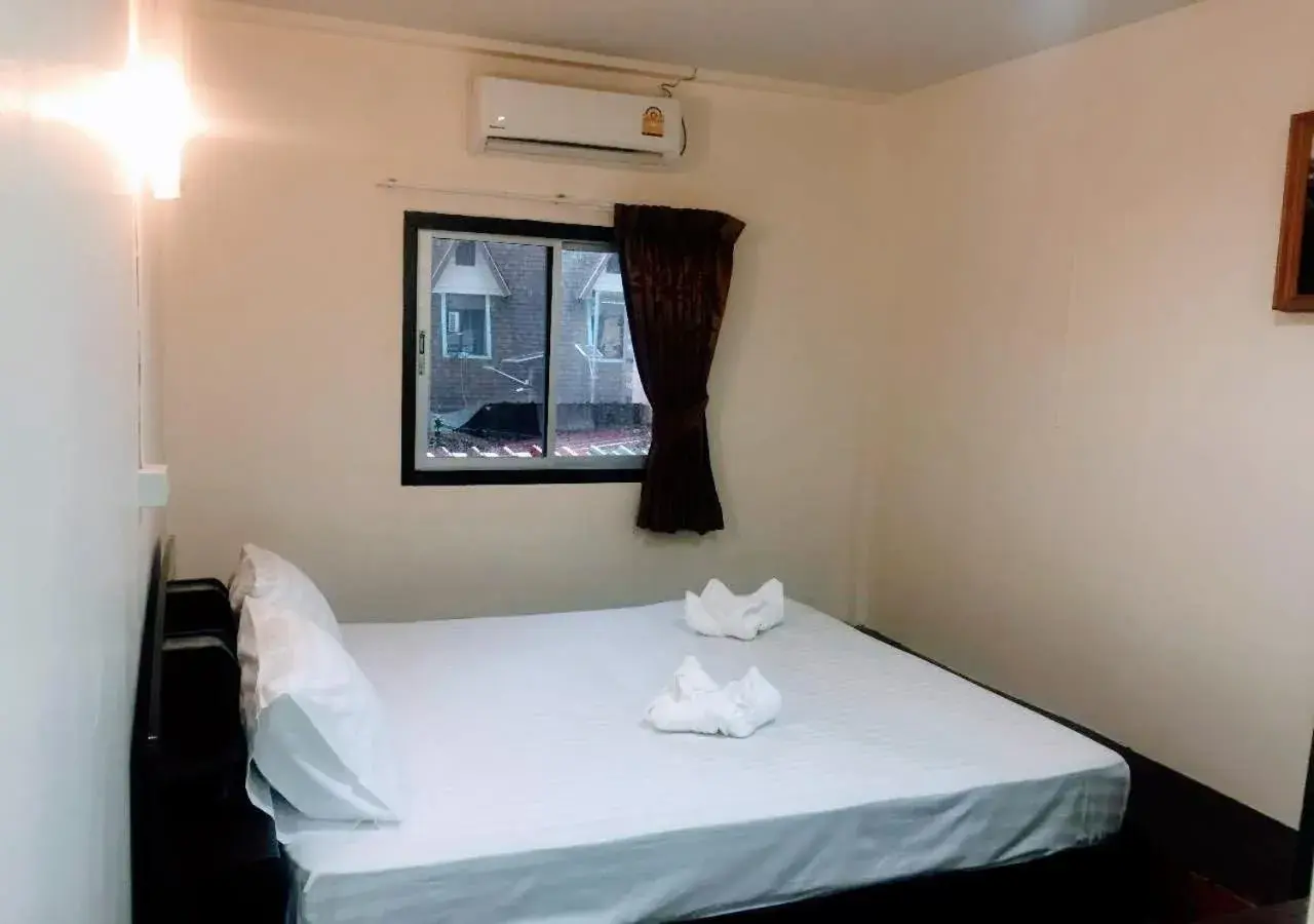 Photo of the whole room, Bed in Golden Bee PhiPhi Photo of the whole room, Bed in Golden Bee PhiPhi