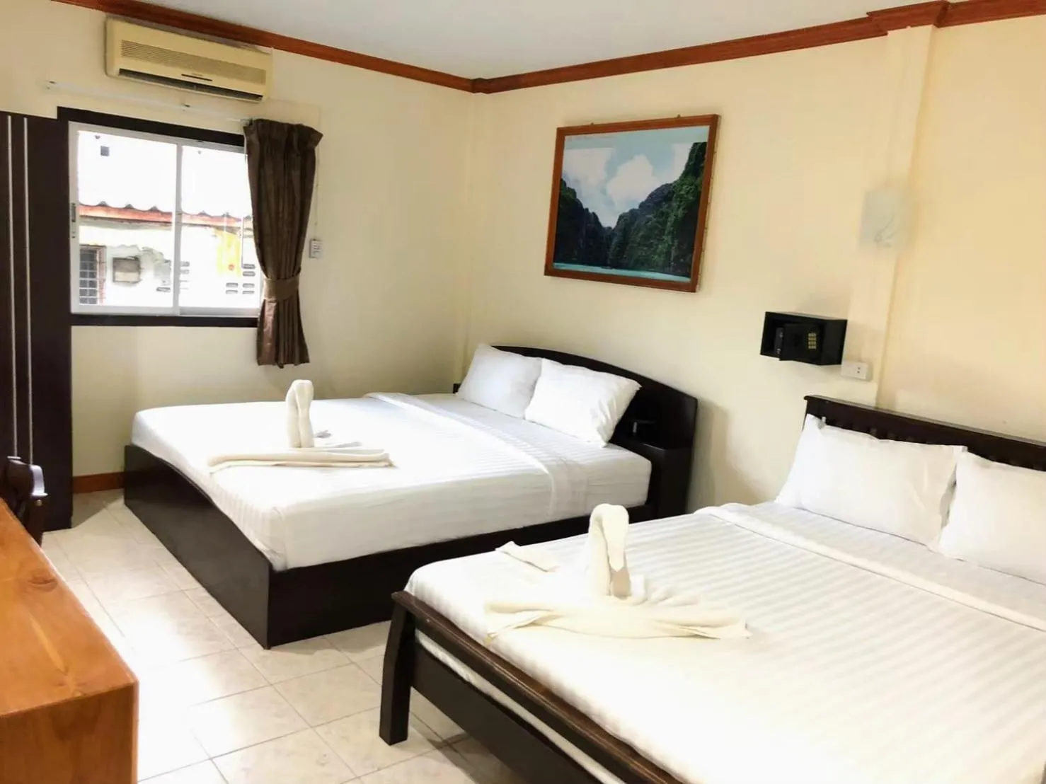 Bedroom, Bed in Golden Bee PhiPhi