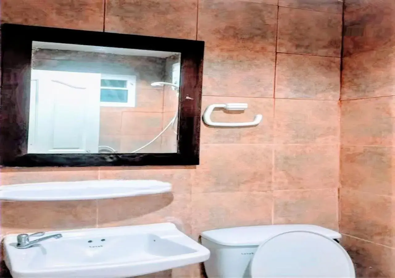 Bathroom in Golden Bee PhiPhi Bathroom in Golden Bee PhiPhi