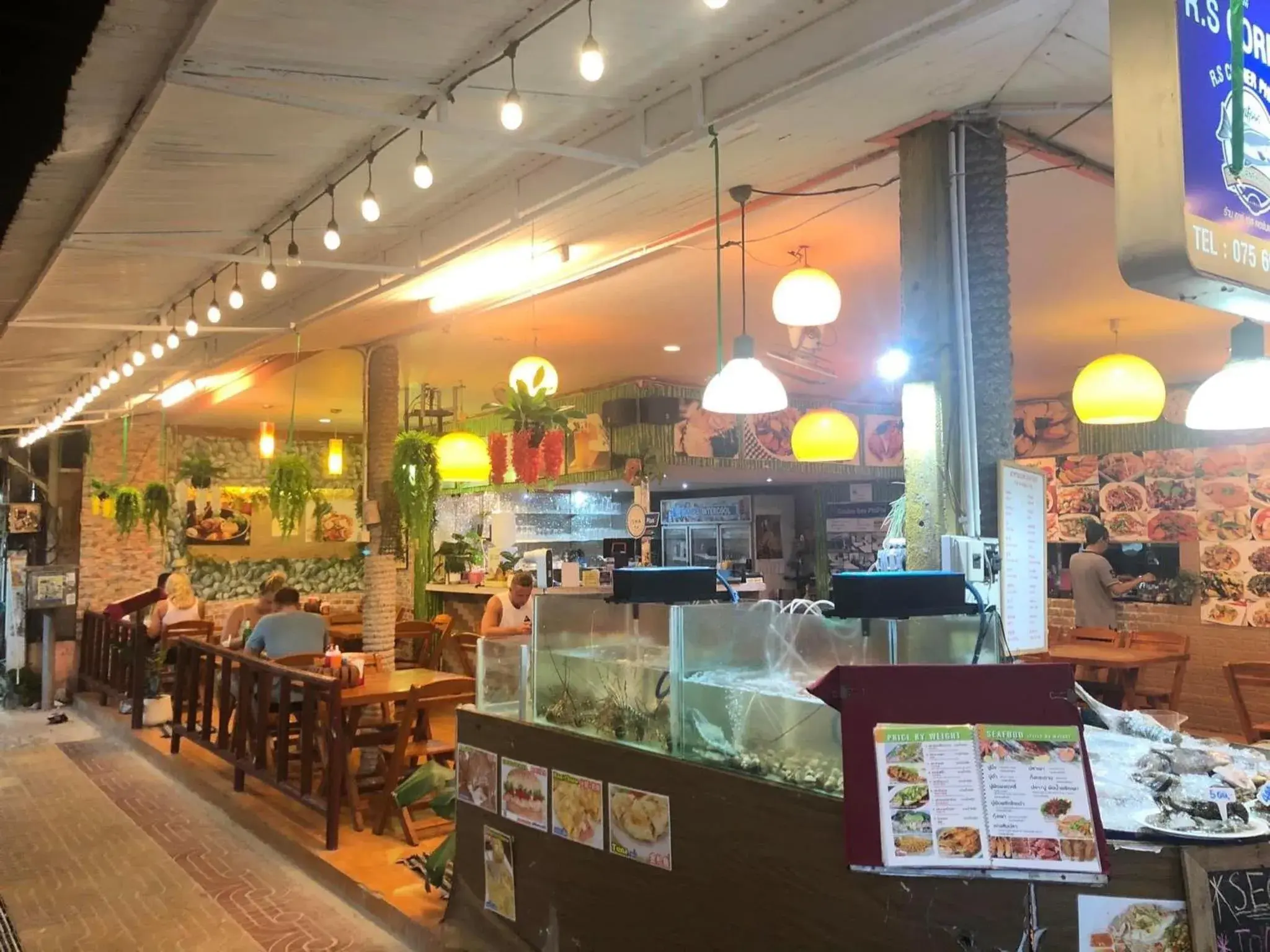 Food and drinks in Golden Bee PhiPhi Food and drinks in Golden Bee PhiPhi