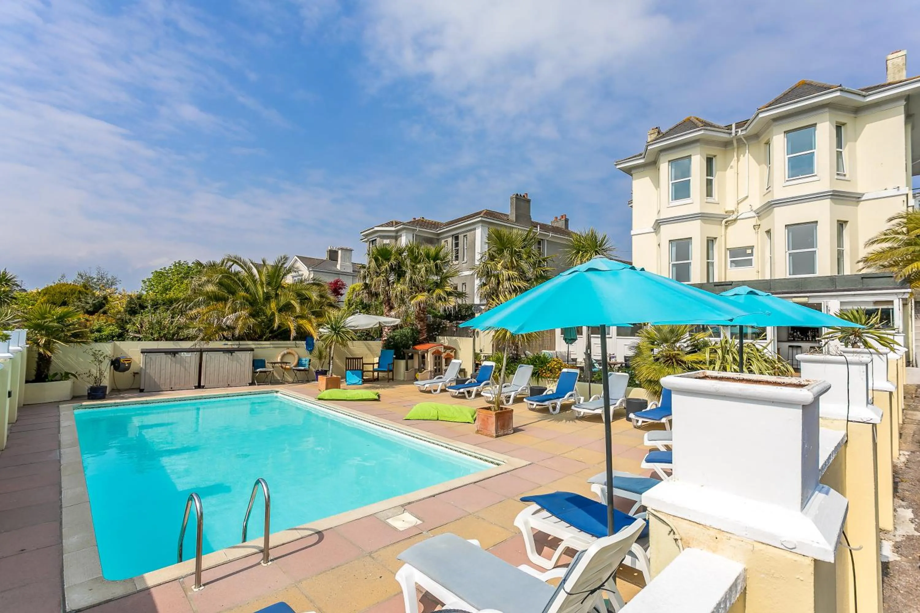 Swimming pool in The Cimon