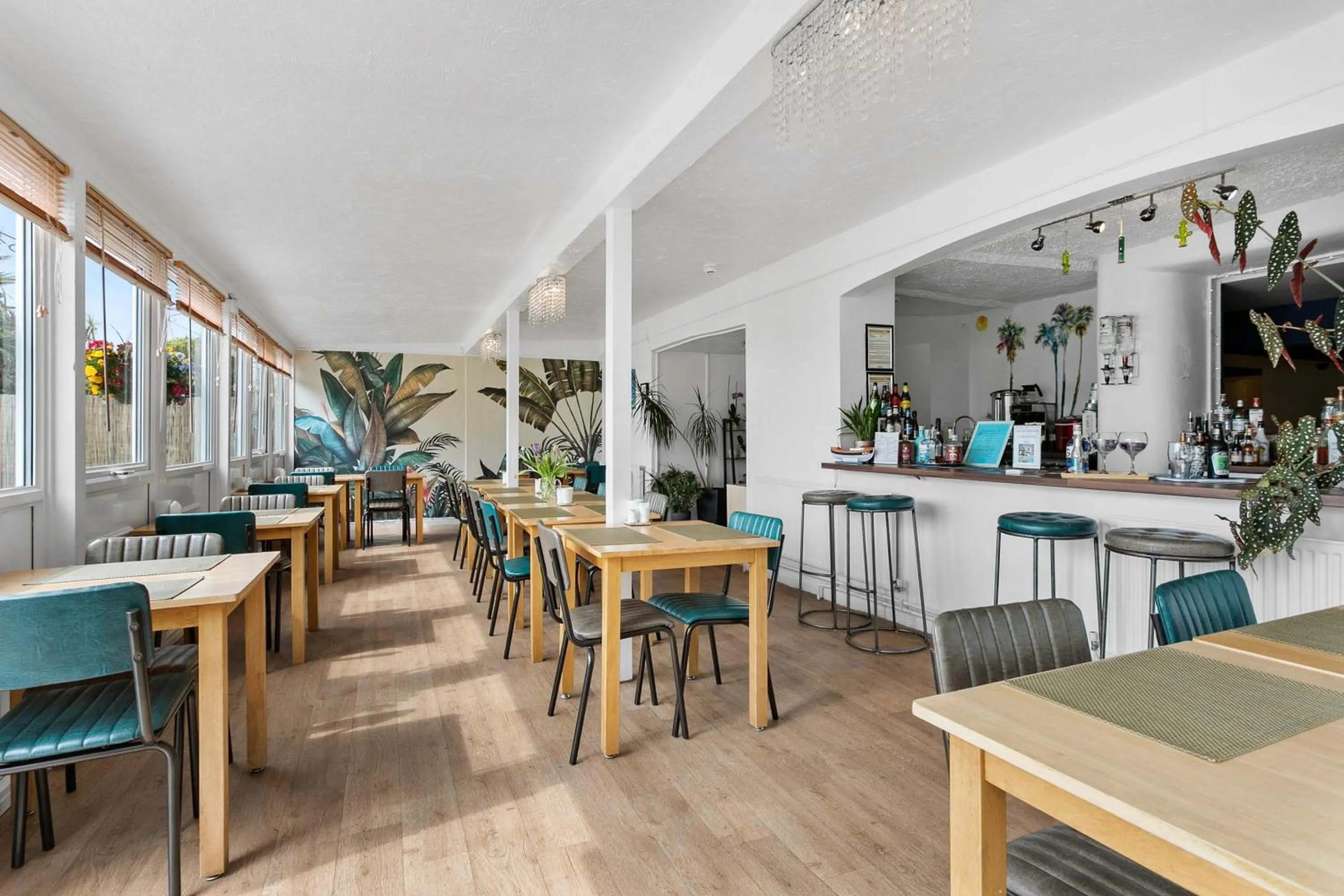 Restaurant/places to eat in The Cimon