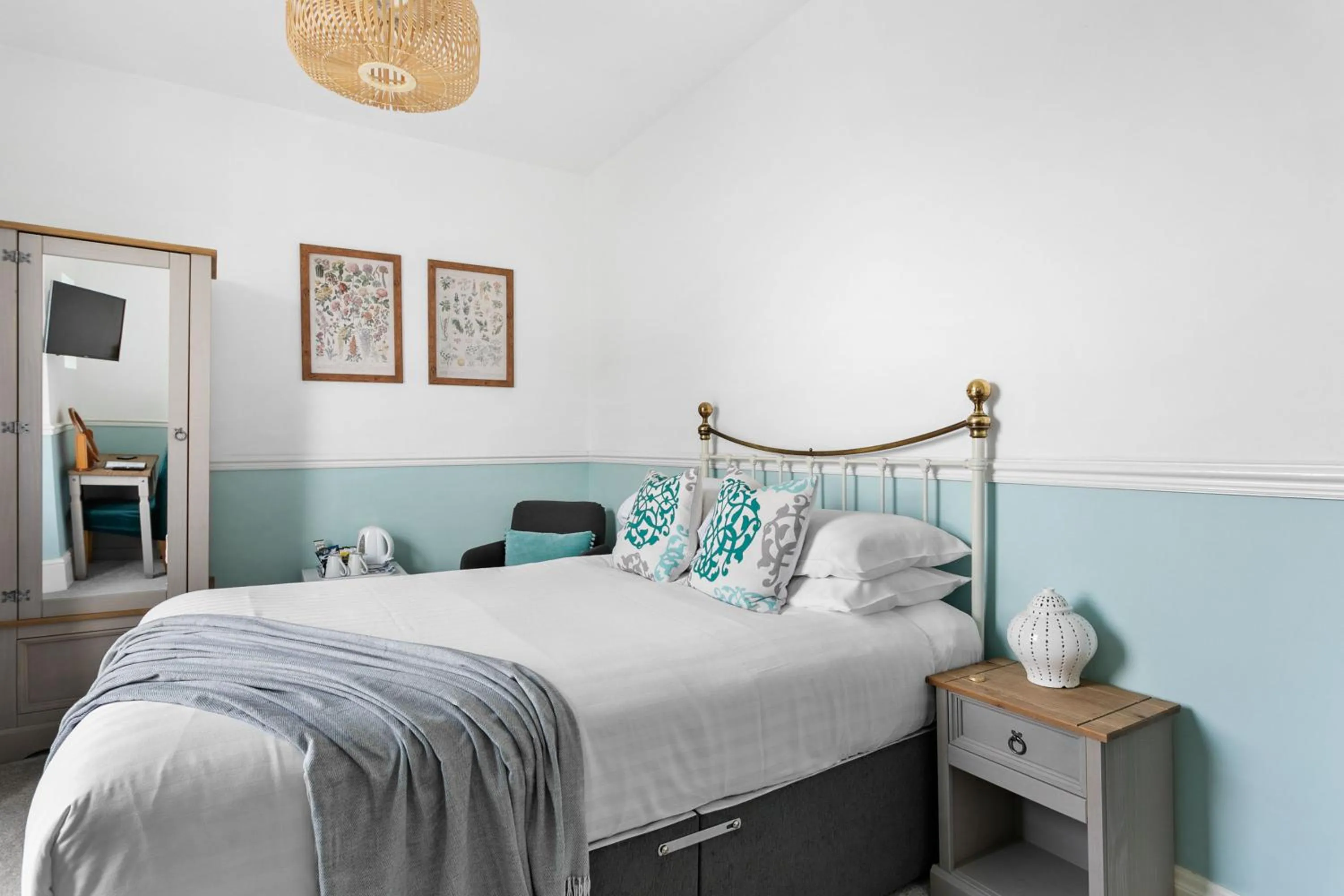 Bedroom, Bed in The Cimon