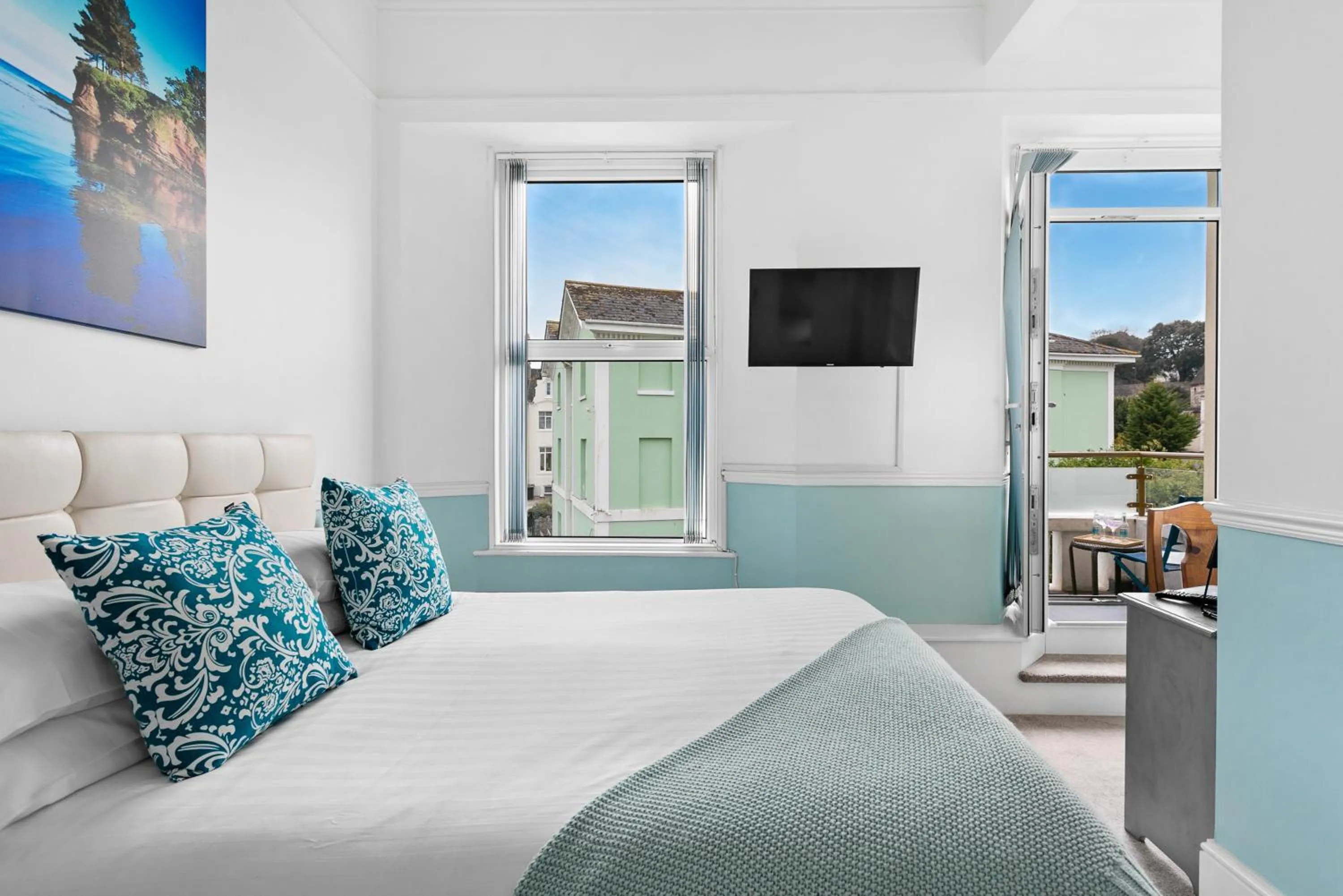 Bedroom, Bed in The Cimon