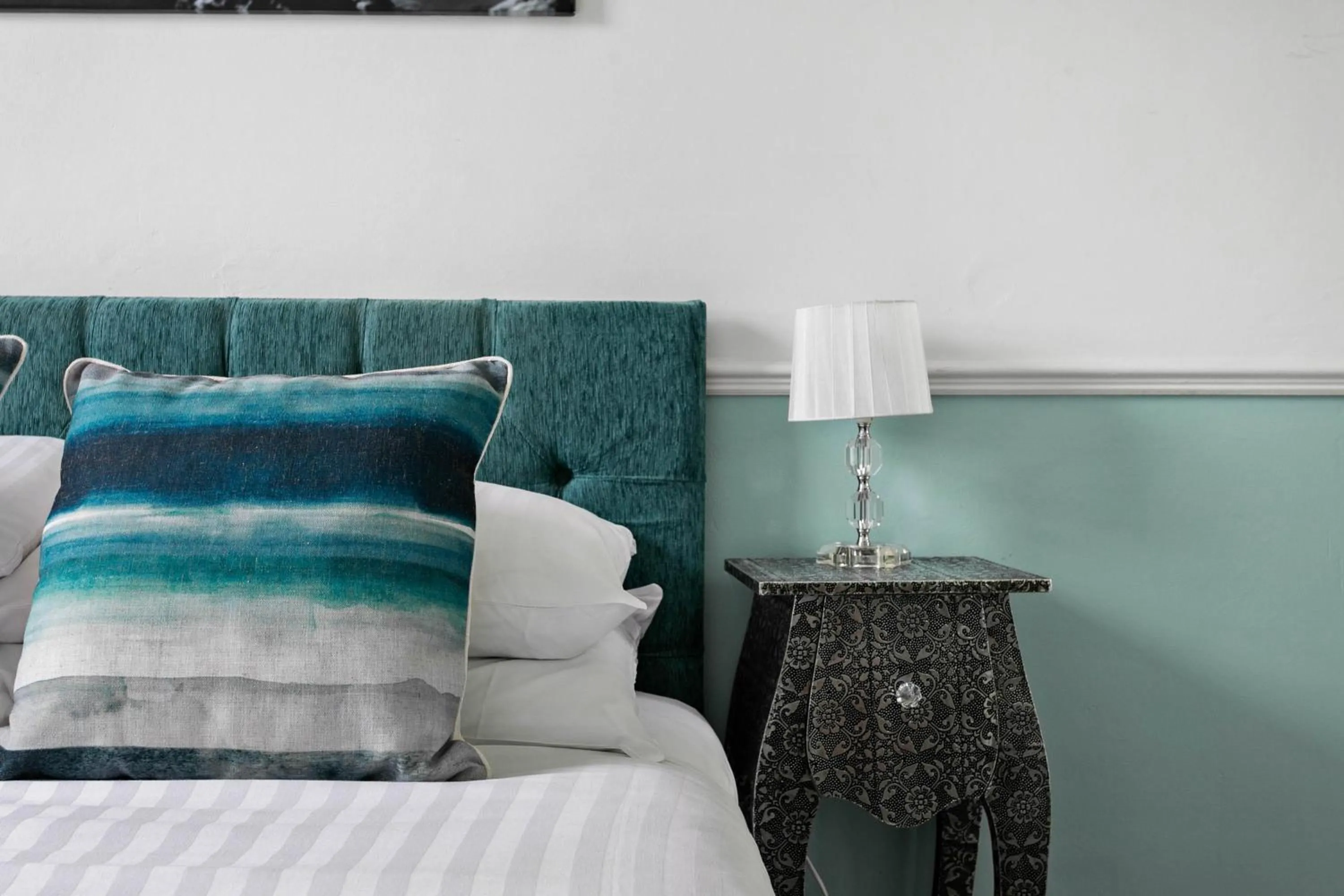 Guests, Bed in The Cimon