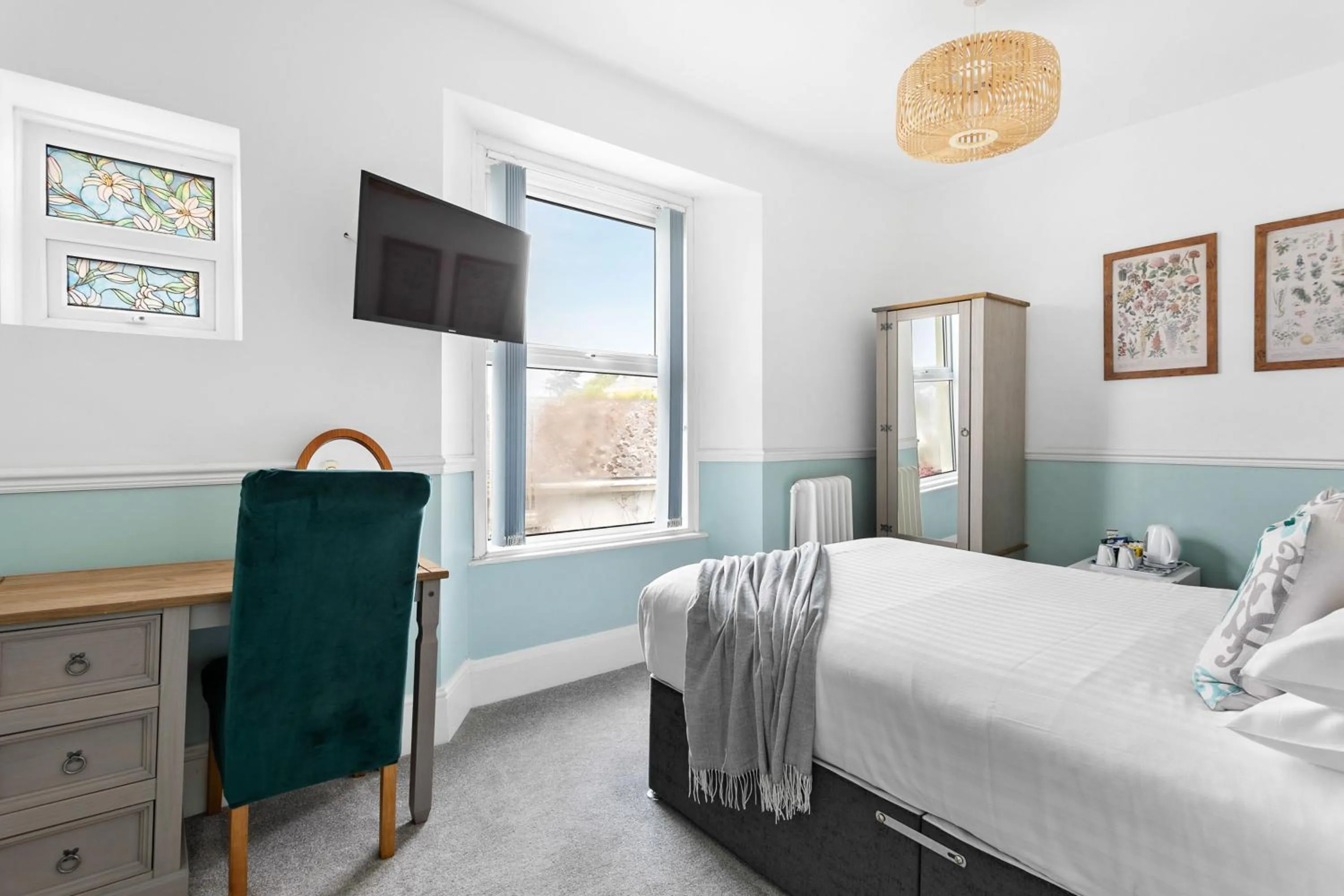 Photo of the whole room, Bed in The Cimon