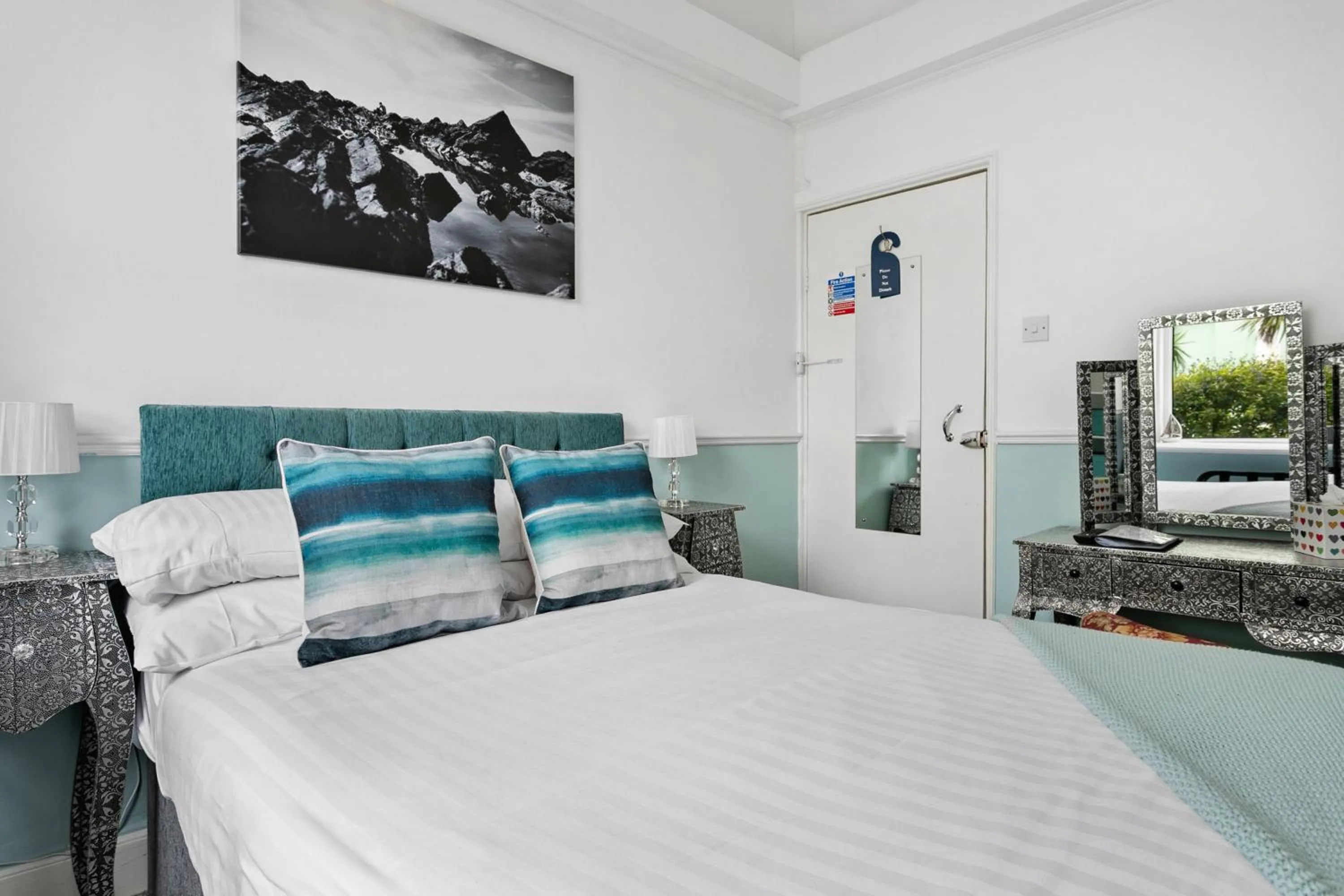 Bedroom, Bed in The Cimon