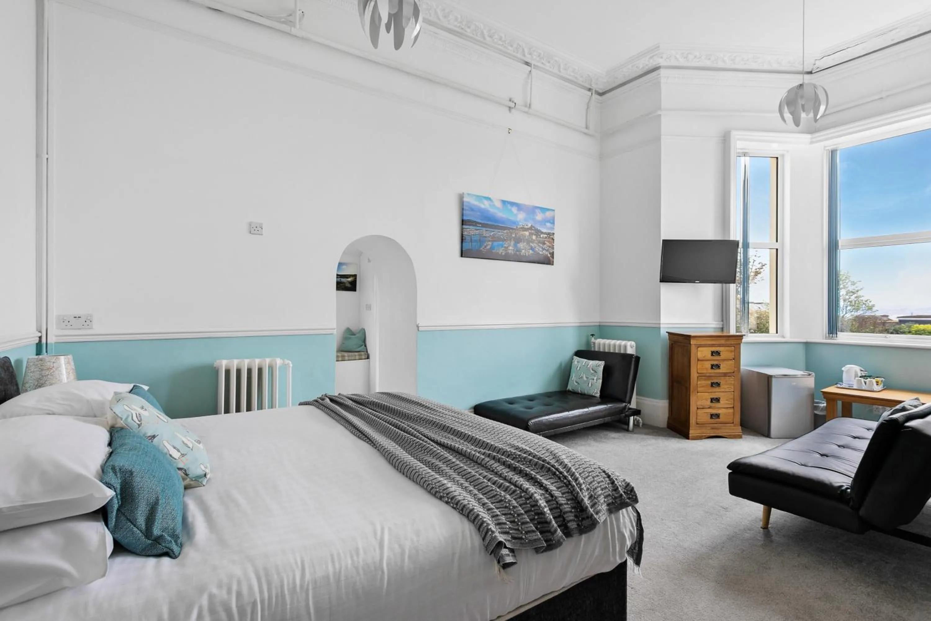 Photo of the whole room, Bed in The Cimon
