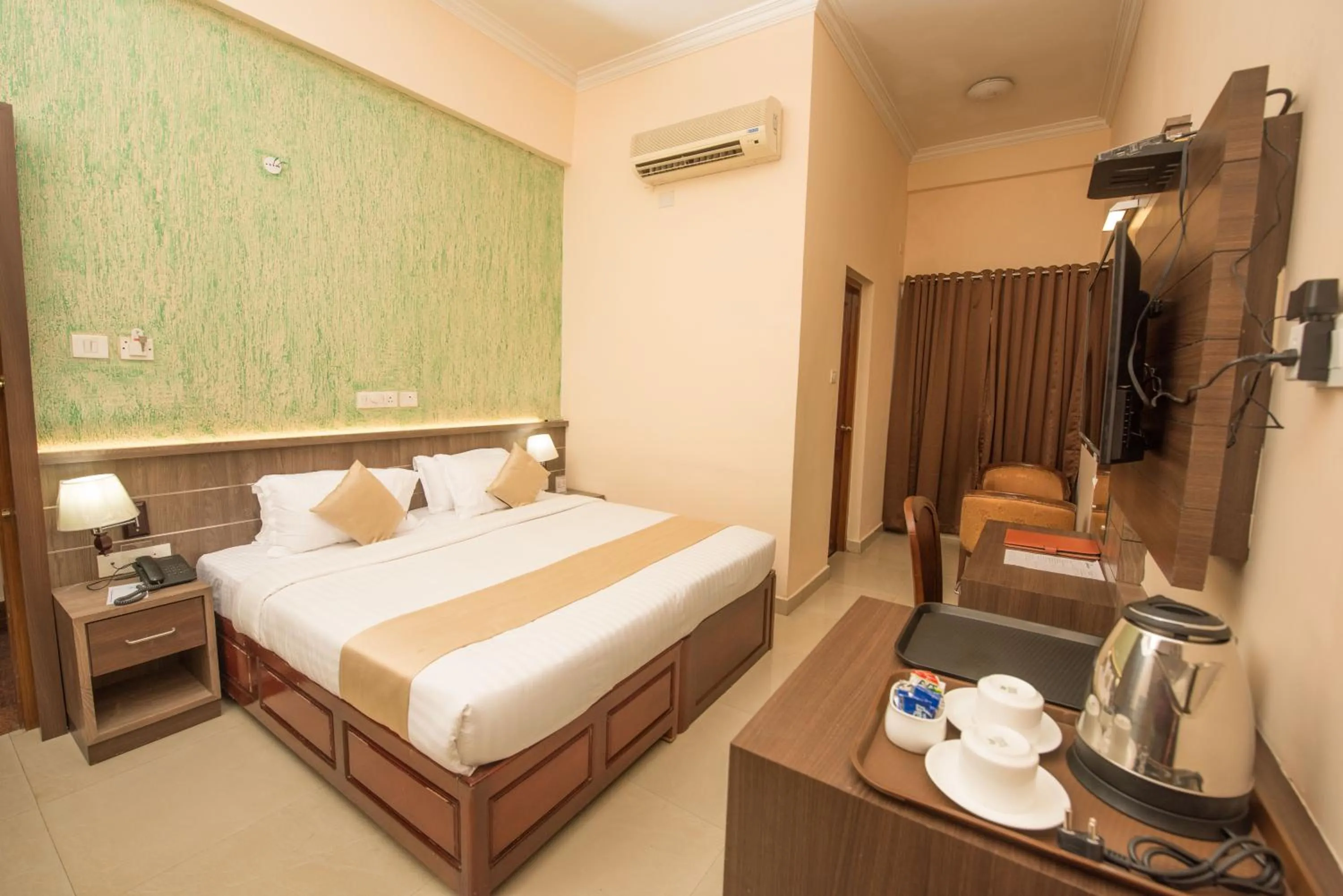 Bed in Kallada Golden Hotel