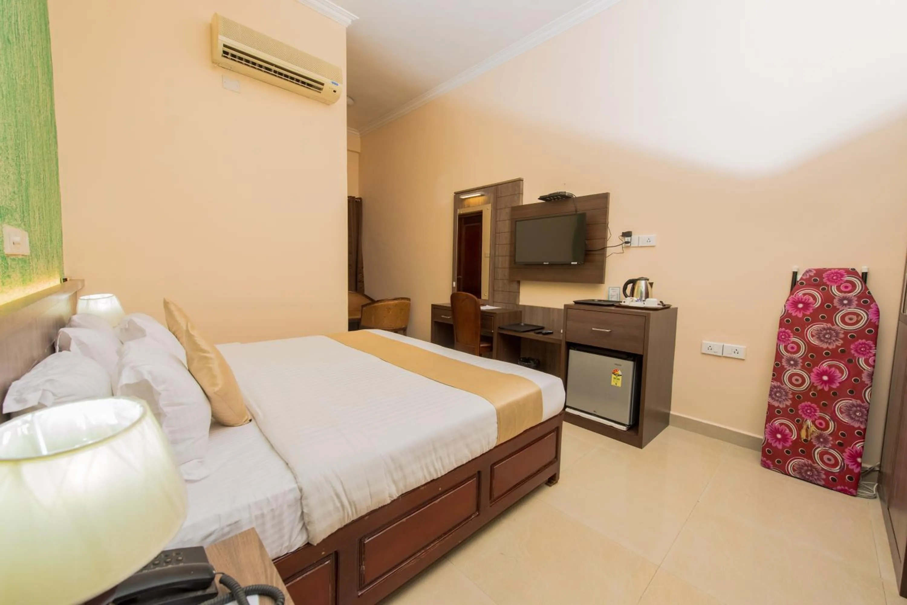 Bed in Kallada Golden Hotel