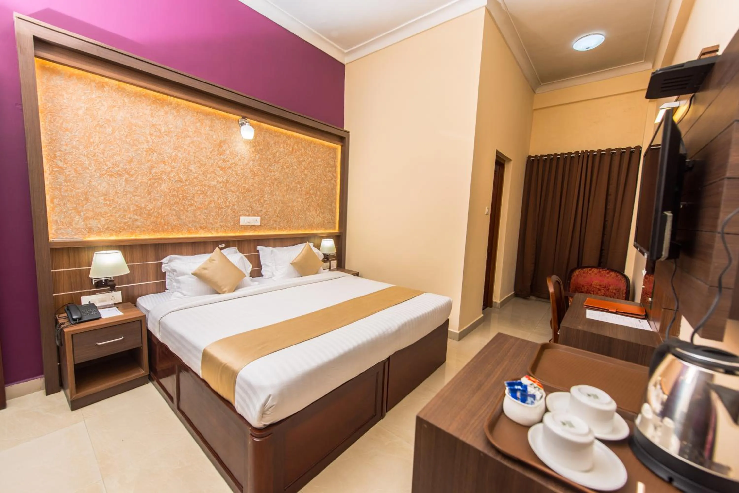 Bed in Kallada Golden Hotel