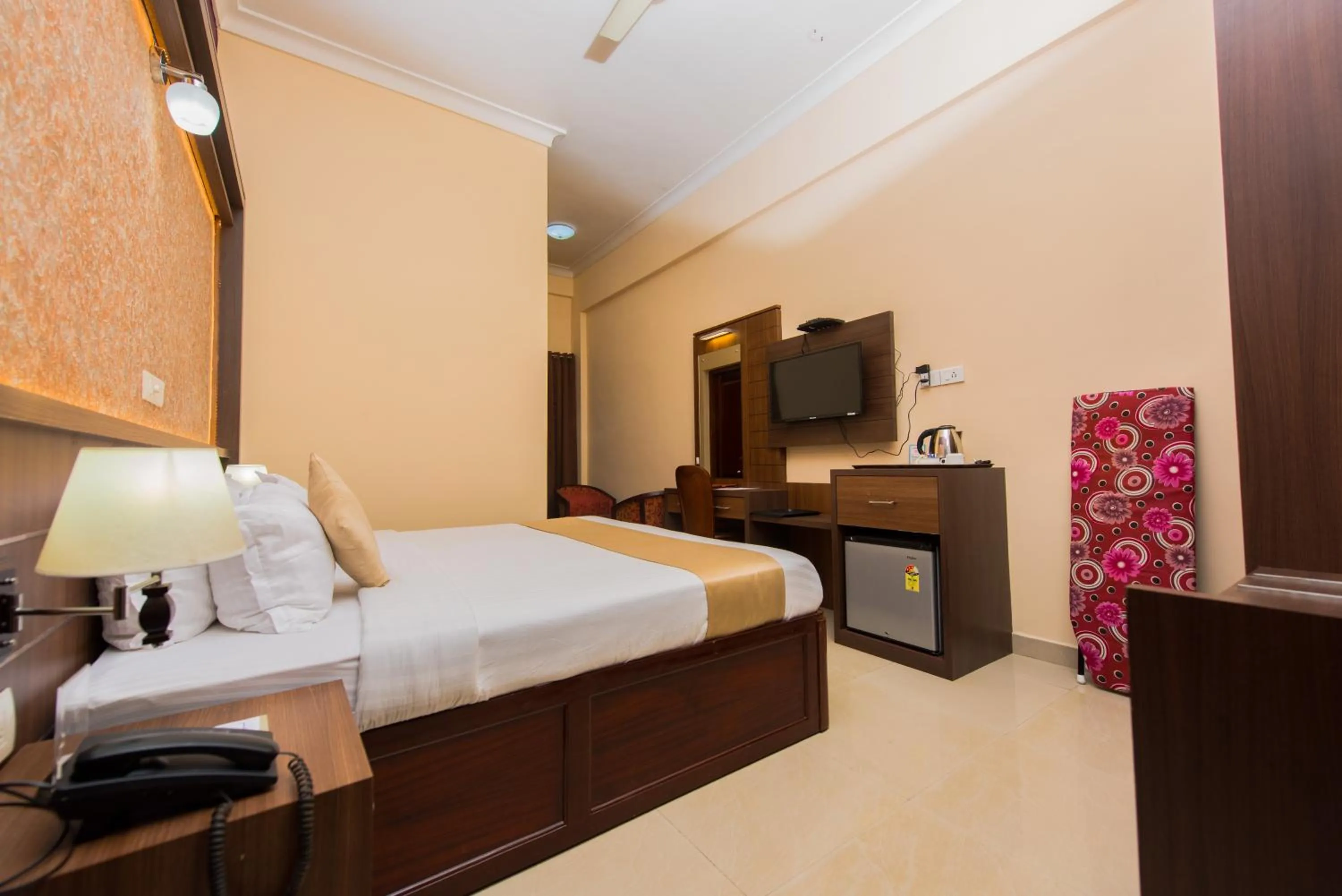 Bed in Kallada Golden Hotel
