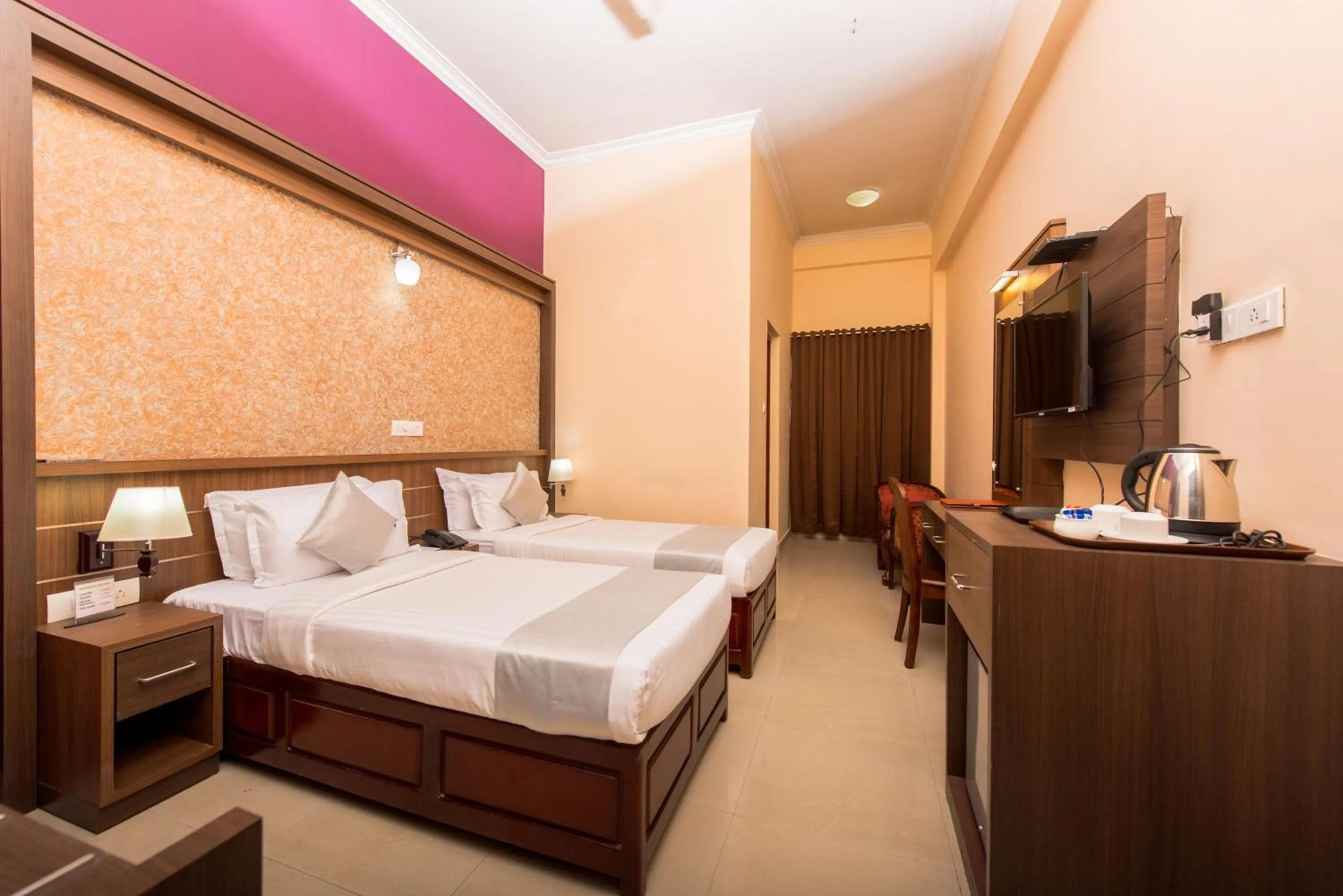 Bed in Kallada Golden Hotel