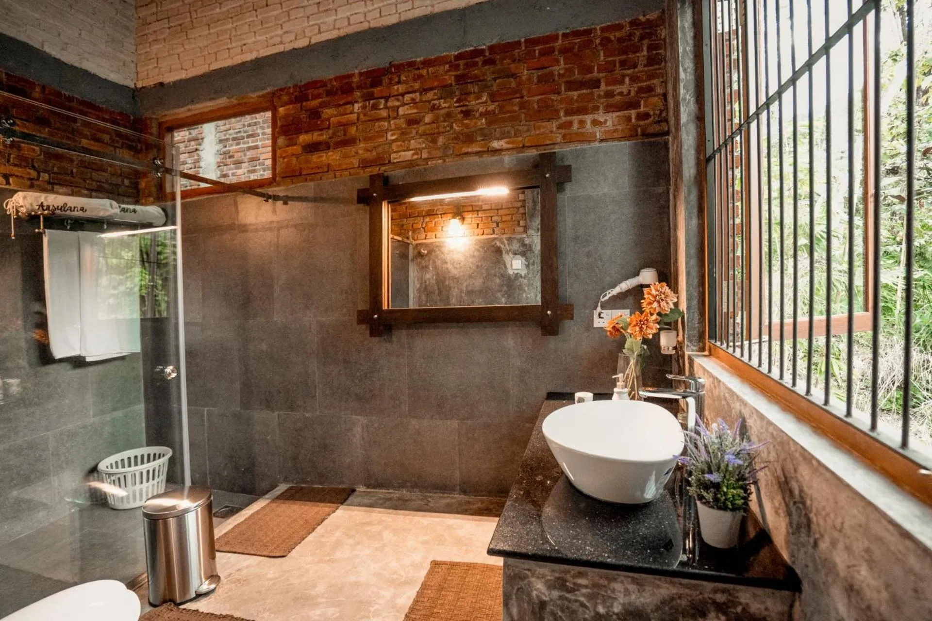 Shower in Arsulana Eco Lodge & Spa