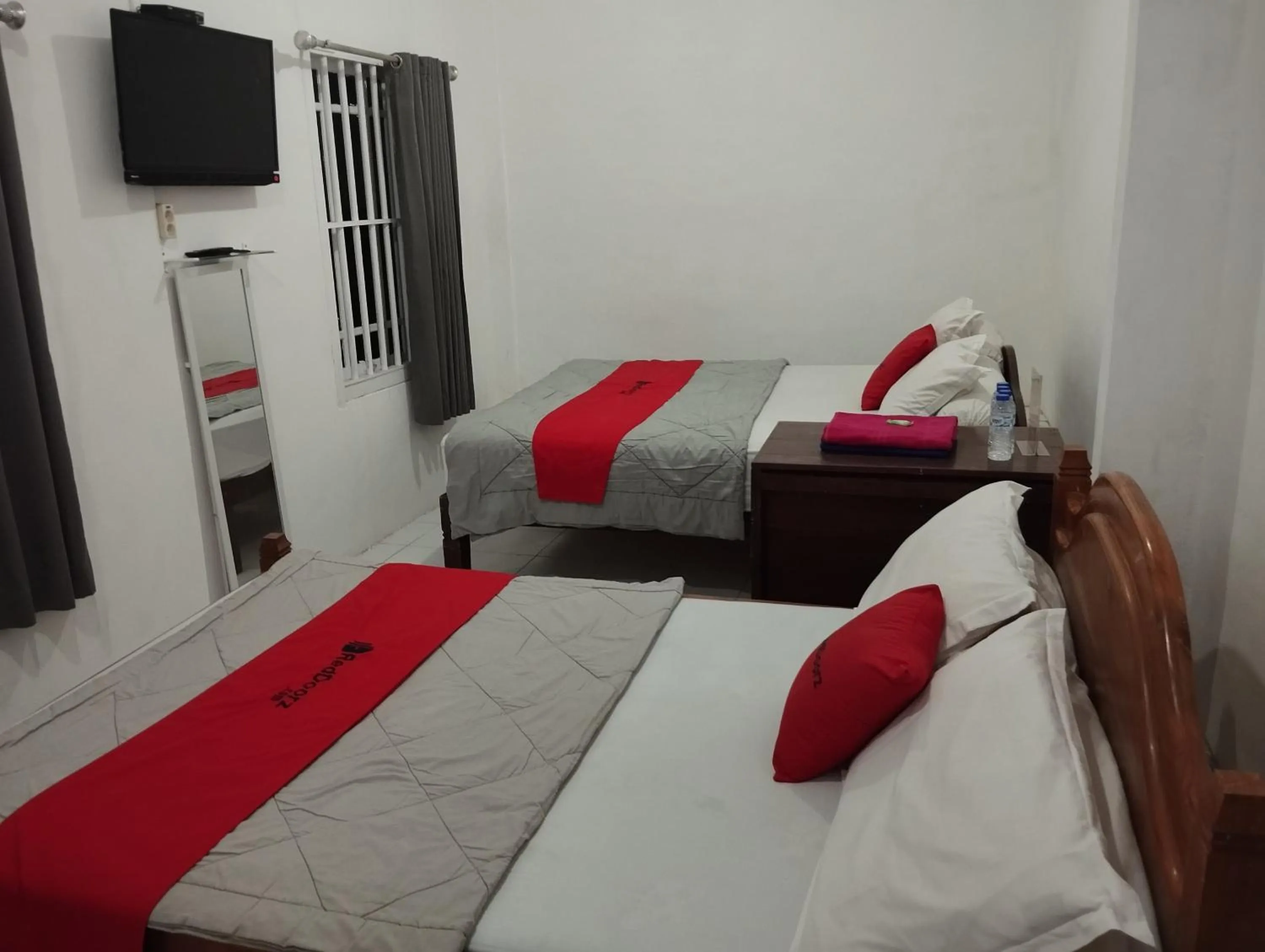 Bedroom, Bed in RedDoorz near Terminal Condong Catur