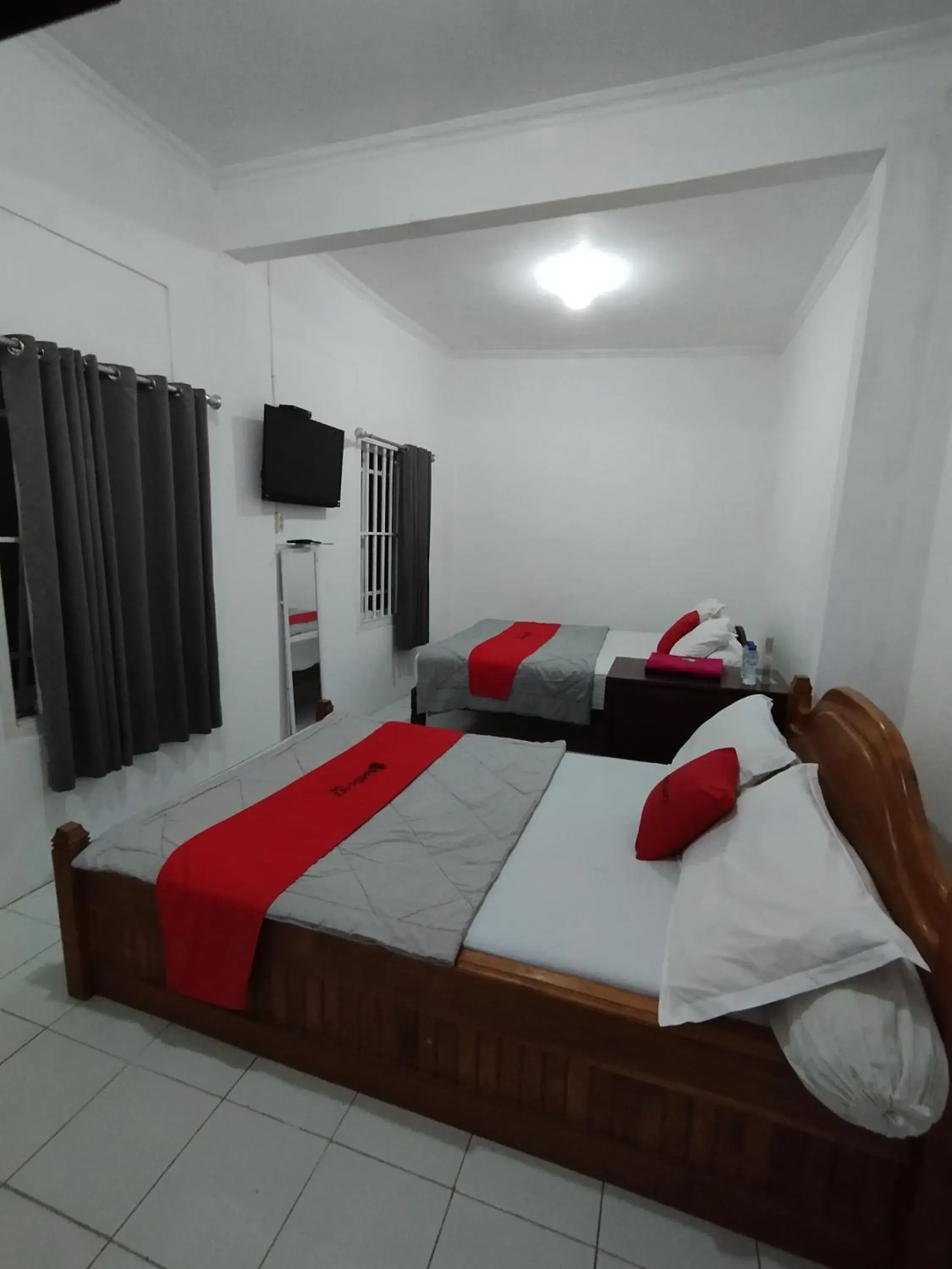 Bedroom, Bed in RedDoorz near Terminal Condong Catur Bedroom, Bed in RedDoorz near Terminal Condong Catur