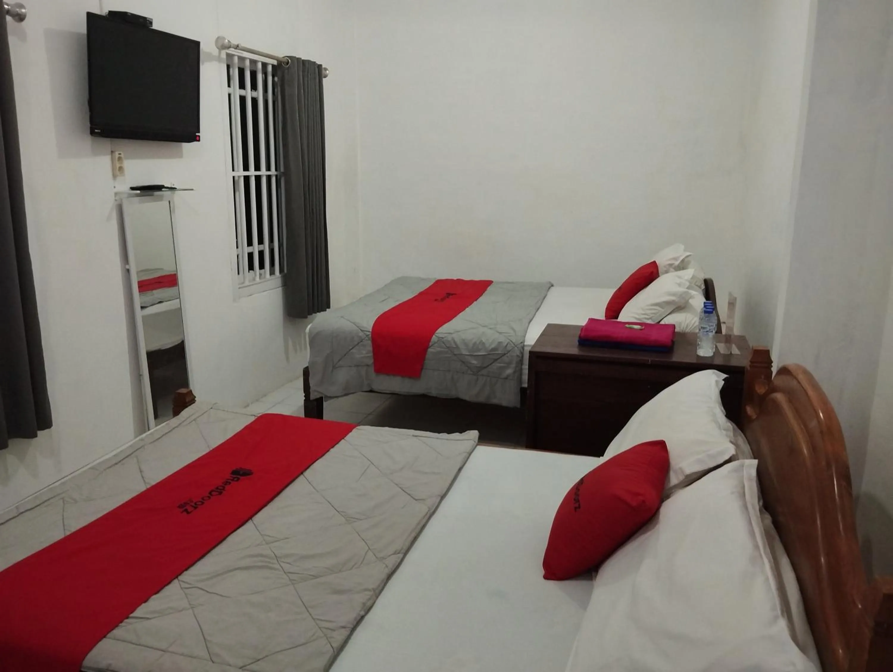 Bedroom, Bed in RedDoorz near Terminal Condong Catur