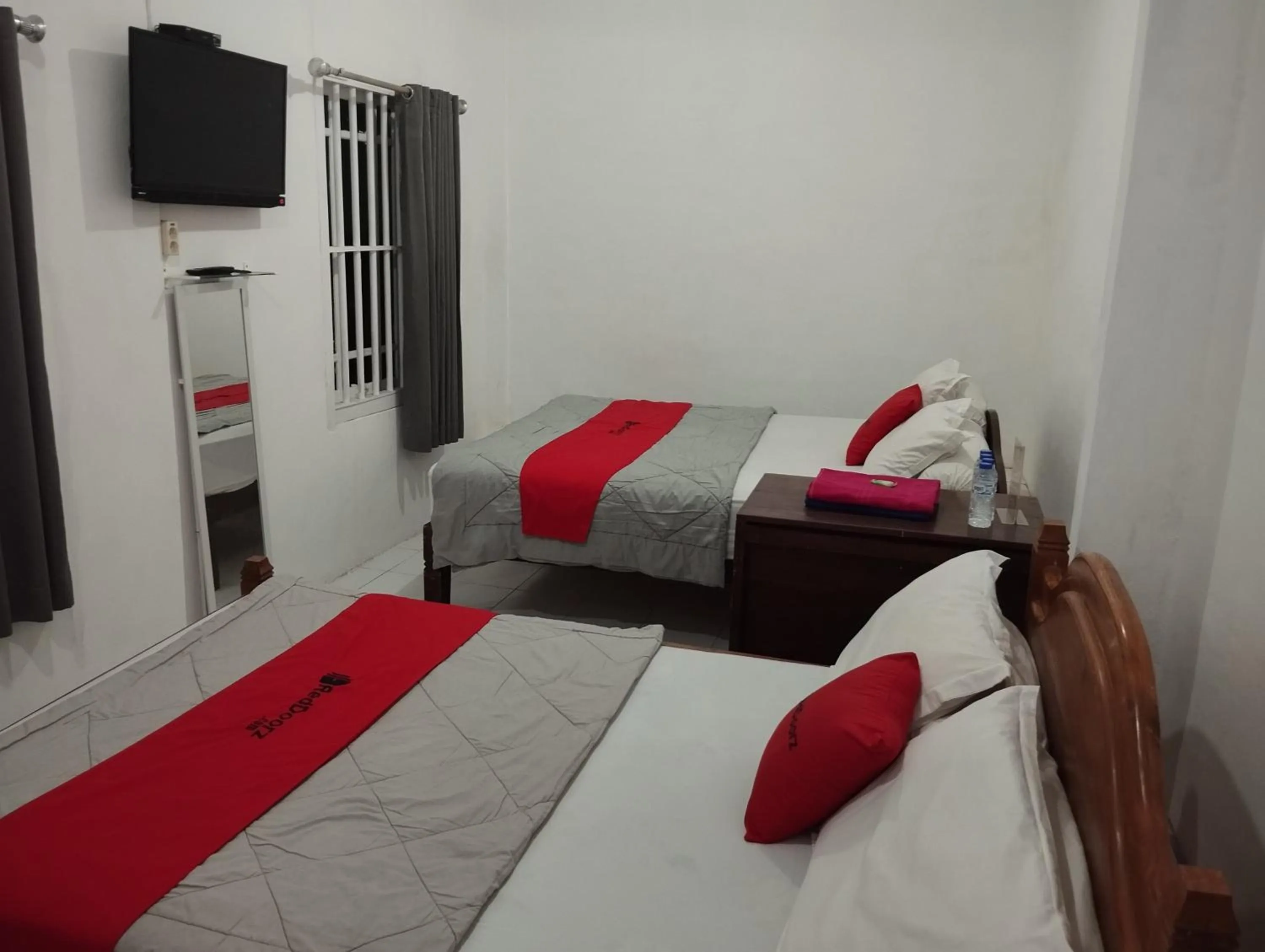 Bedroom, Bed in RedDoorz near Terminal Condong Catur