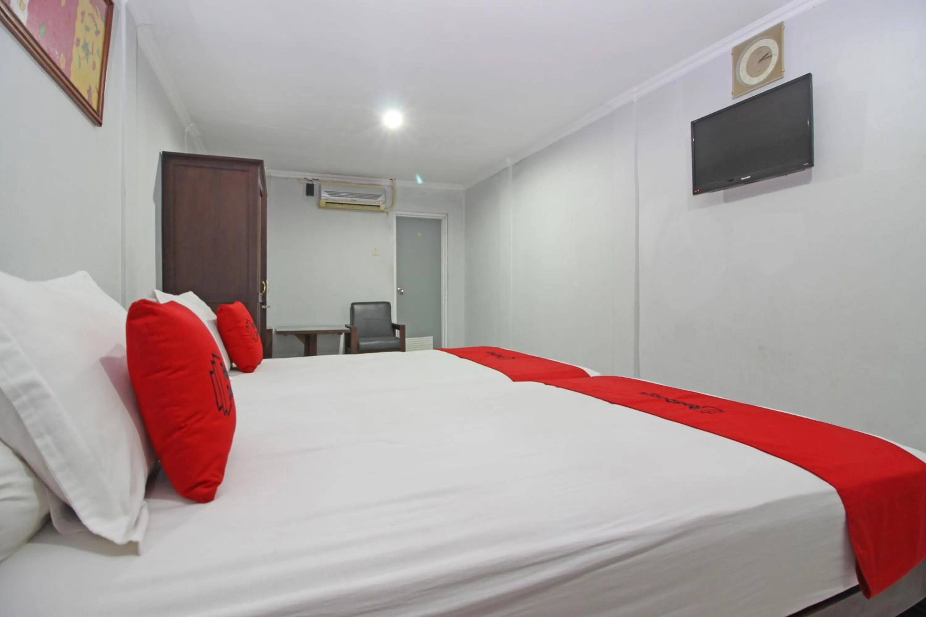 Bedroom, Bed in RedDoorz near Terminal Condong Catur