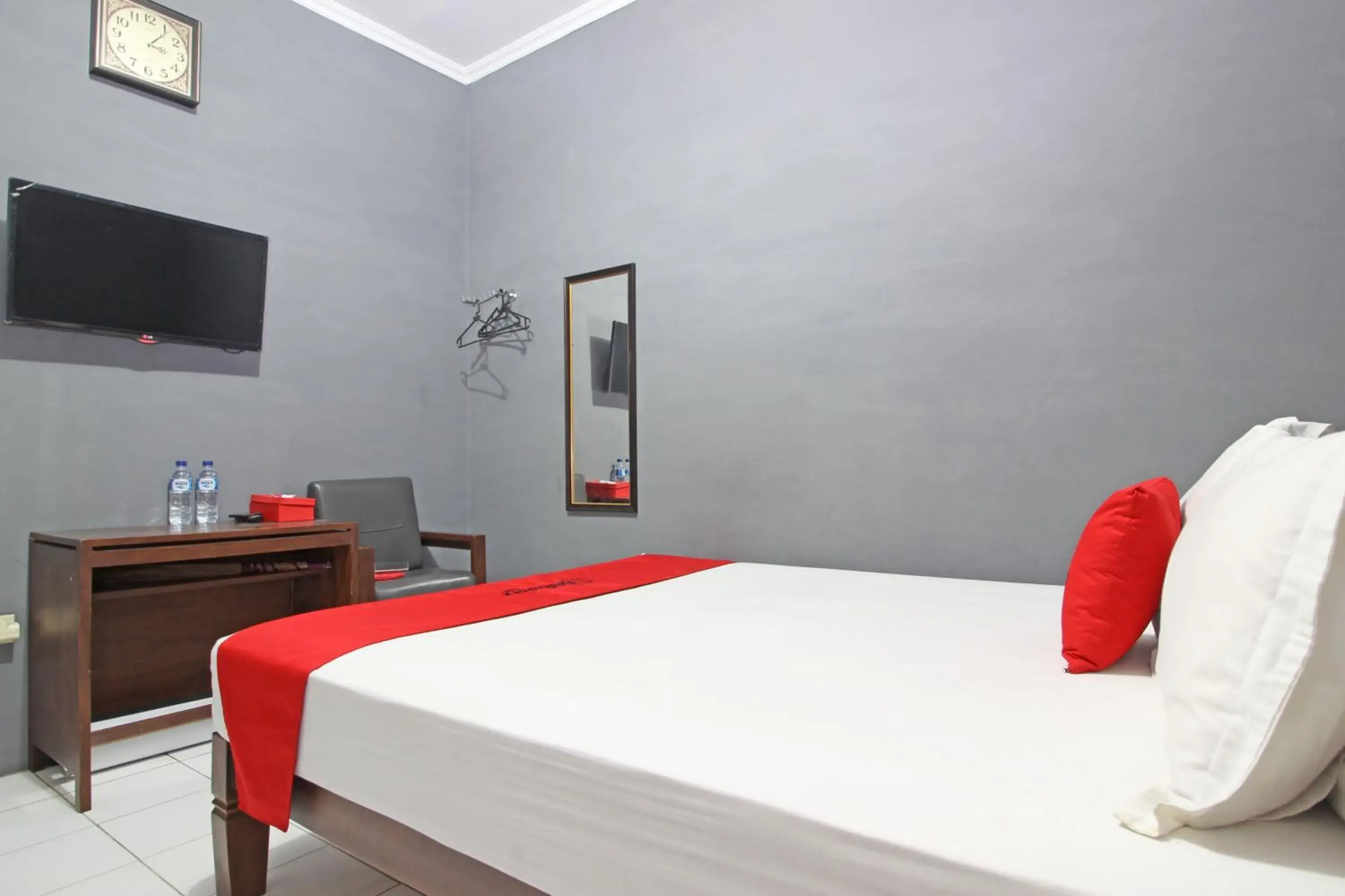 Bedroom, Bed in RedDoorz near Terminal Condong Catur Bedroom, Bed in RedDoorz near Terminal Condong Catur