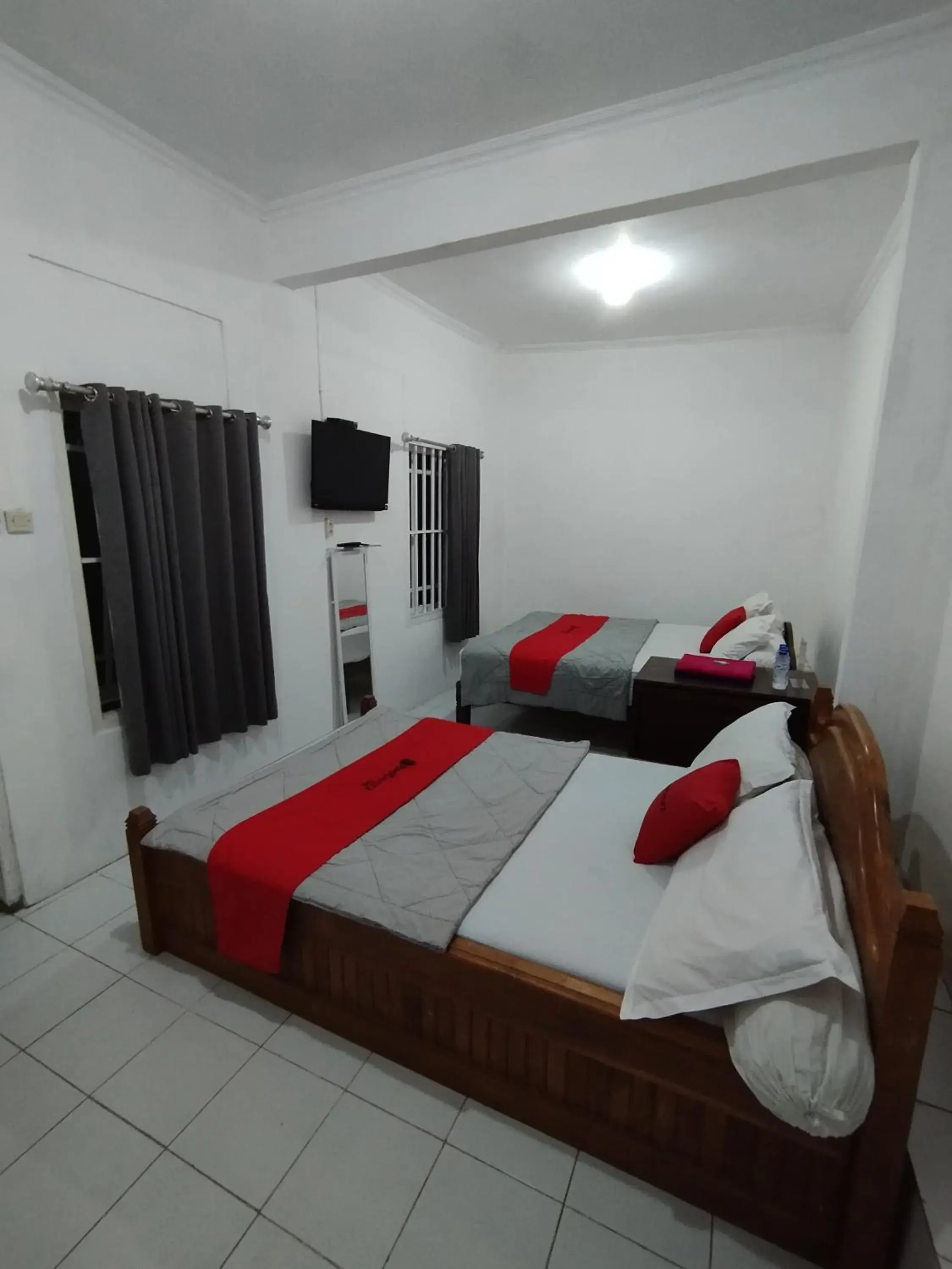 Bedroom, Bed in RedDoorz near Terminal Condong Catur Bedroom, Bed in RedDoorz near Terminal Condong Catur