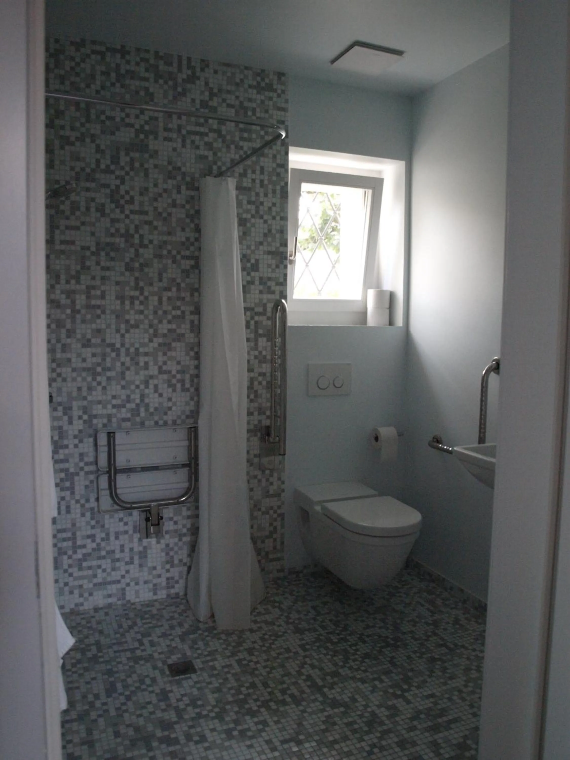 Shower in Auberge de Founex