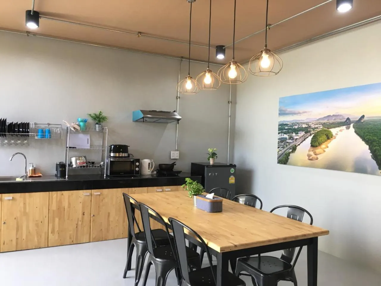 Kitchen or kitchenette in Otter House
