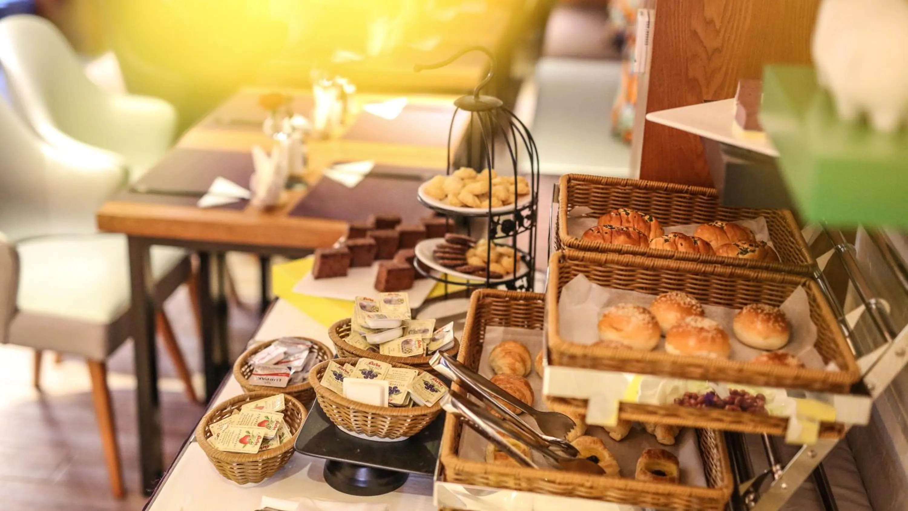 Restaurant/places to eat in SSAW Boutique Hotel Shanghai Yilin