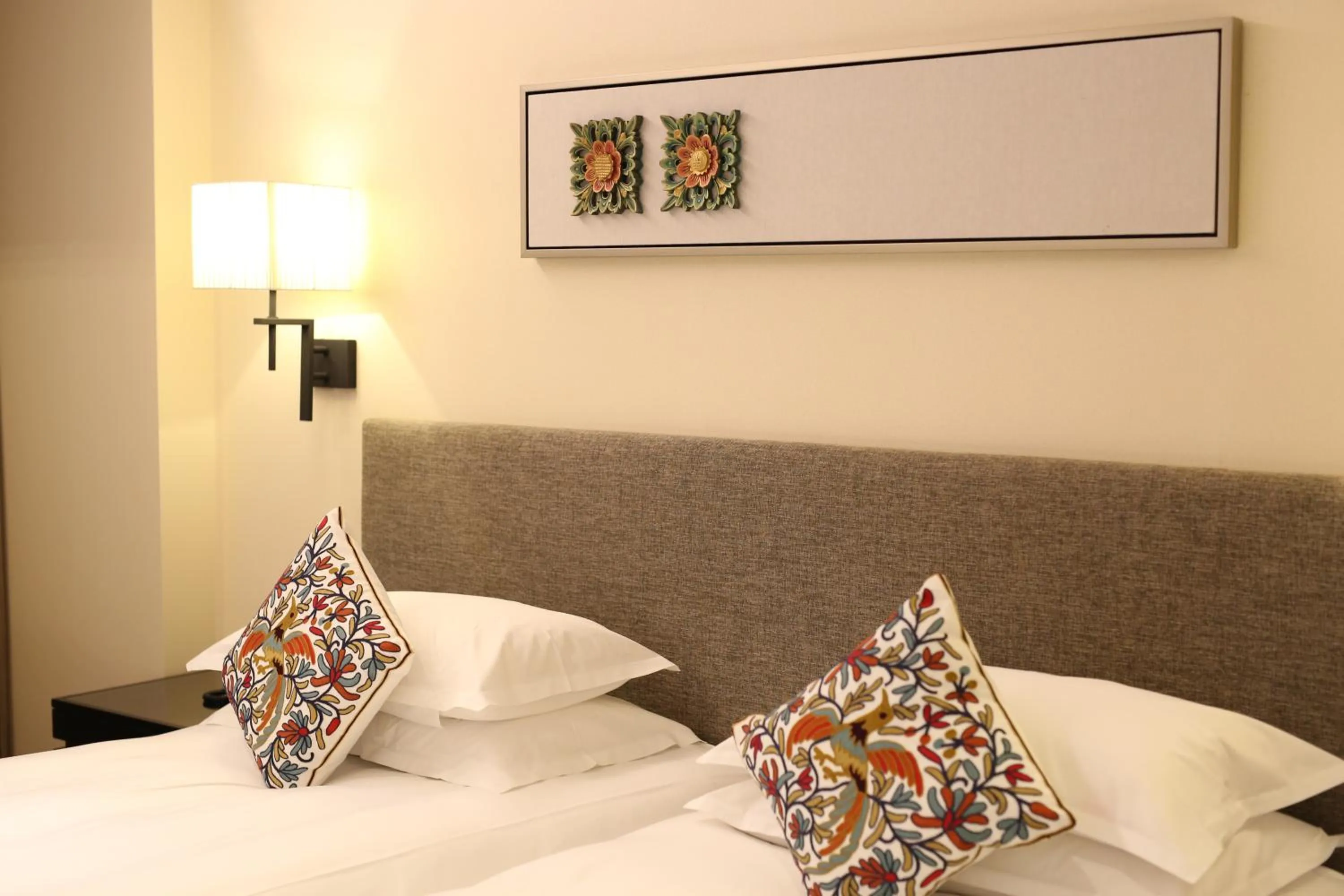 Photo of the whole room, Bed in SSAW Boutique Hotel Shanghai Yilin